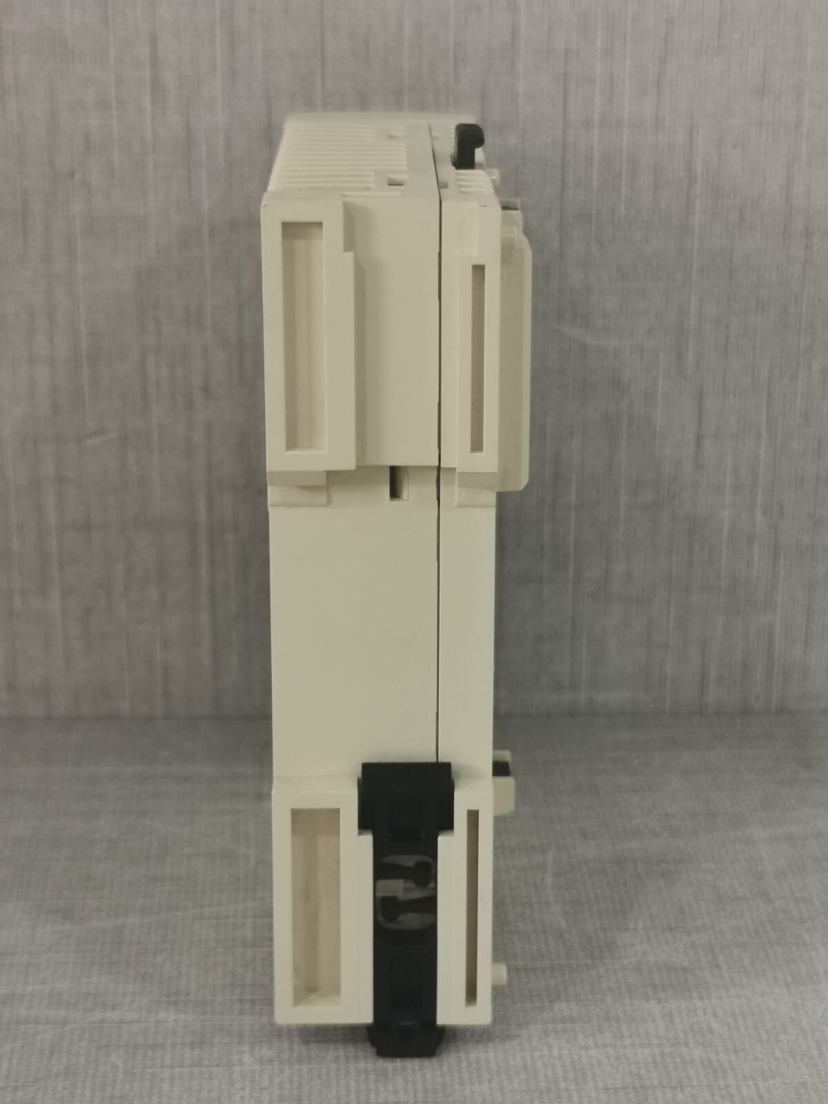 Schneider Electric TM2AVO2HT Schneider Electric TM2AVO2HT Modicon 10