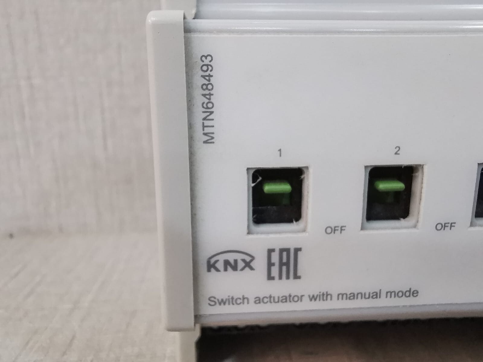 Schneider Electric MTN648493 SCHNEIDER ELECTRIC MTN648493 Switch Actuator REG-K/12X230/16 3