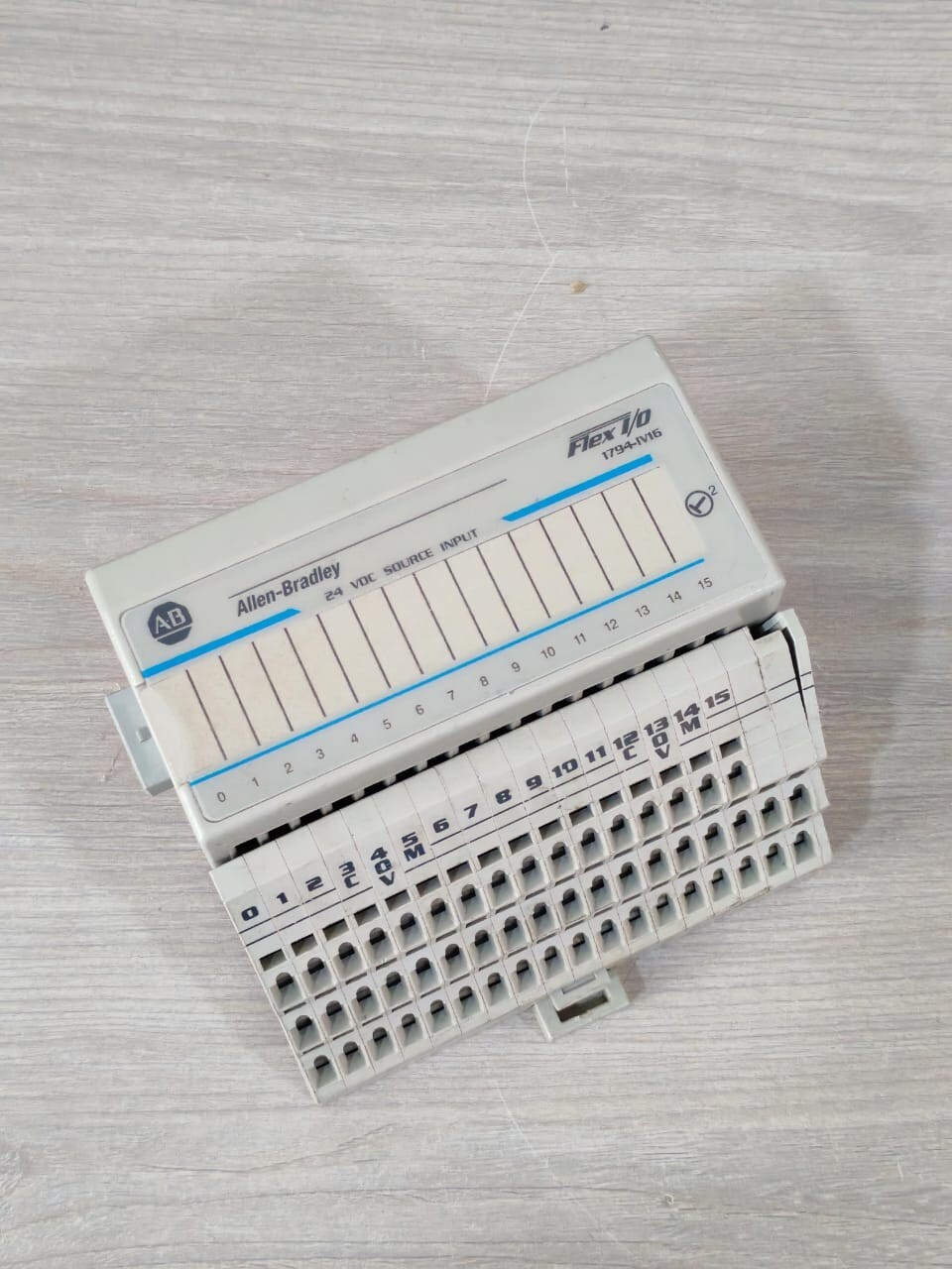 Allen-Bradley 1794-IV16 & 1794-TB3S SER.A ALLEN-BRADLEY 1794-IV16 & 1794-TB3S SER.A 24VDC SOURCE INPUT MODULE 5