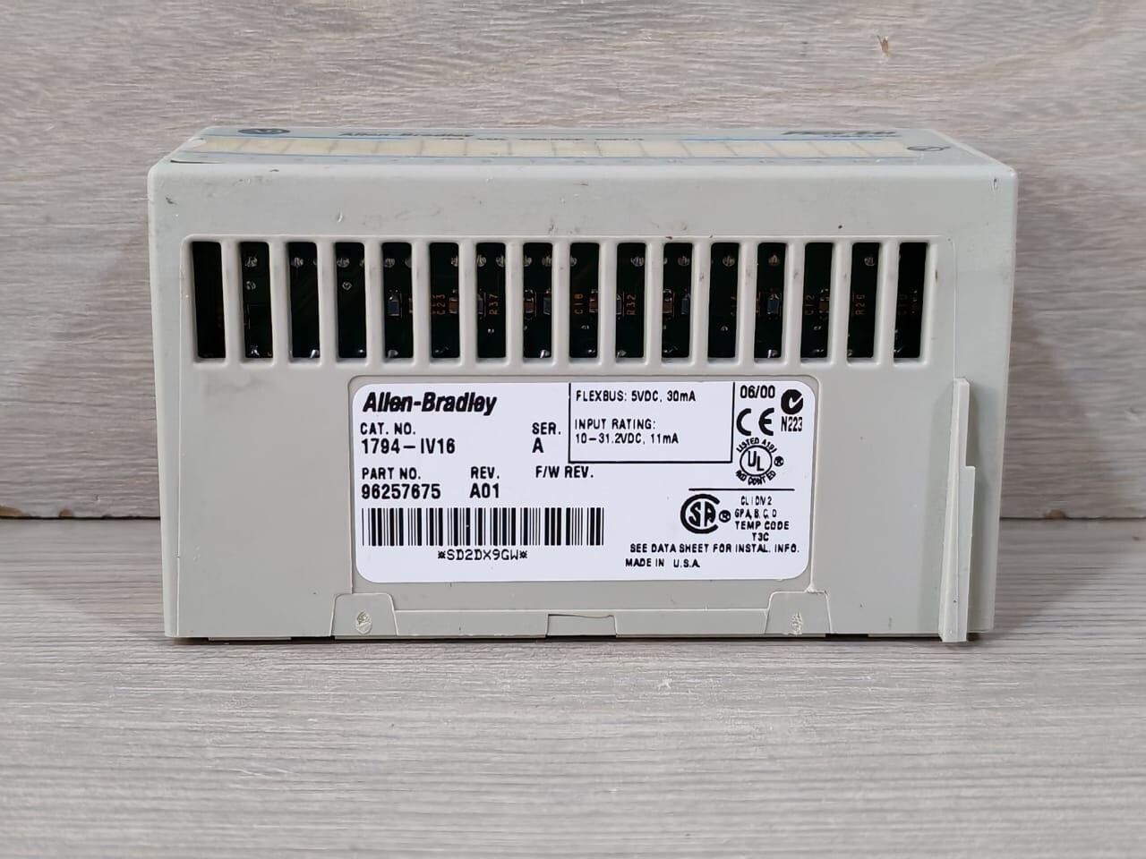 Allen-Bradley 1794-IV16 & 1794-TB3S SER.A ALLEN-BRADLEY 1794-IV16 & 1794-TB3S SER.A 24VDC SOURCE INPUT MODULE 6