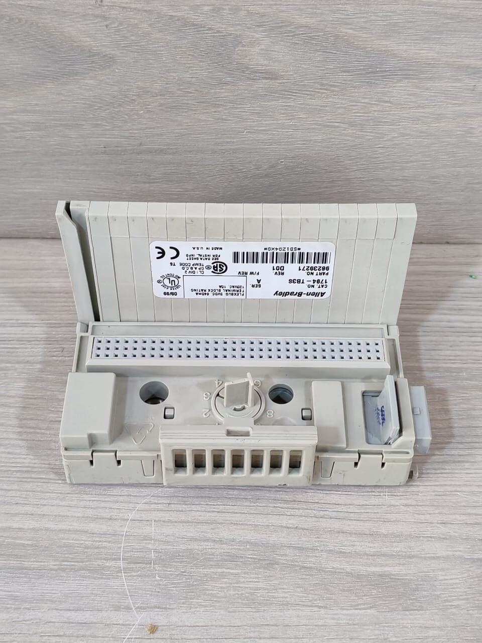 Allen-Bradley 1794-IV16 & 1794-TB3S SER.A ALLEN-BRADLEY 1794-IV16 & 1794-TB3S SER.A 24VDC SOURCE INPUT MODULE 8