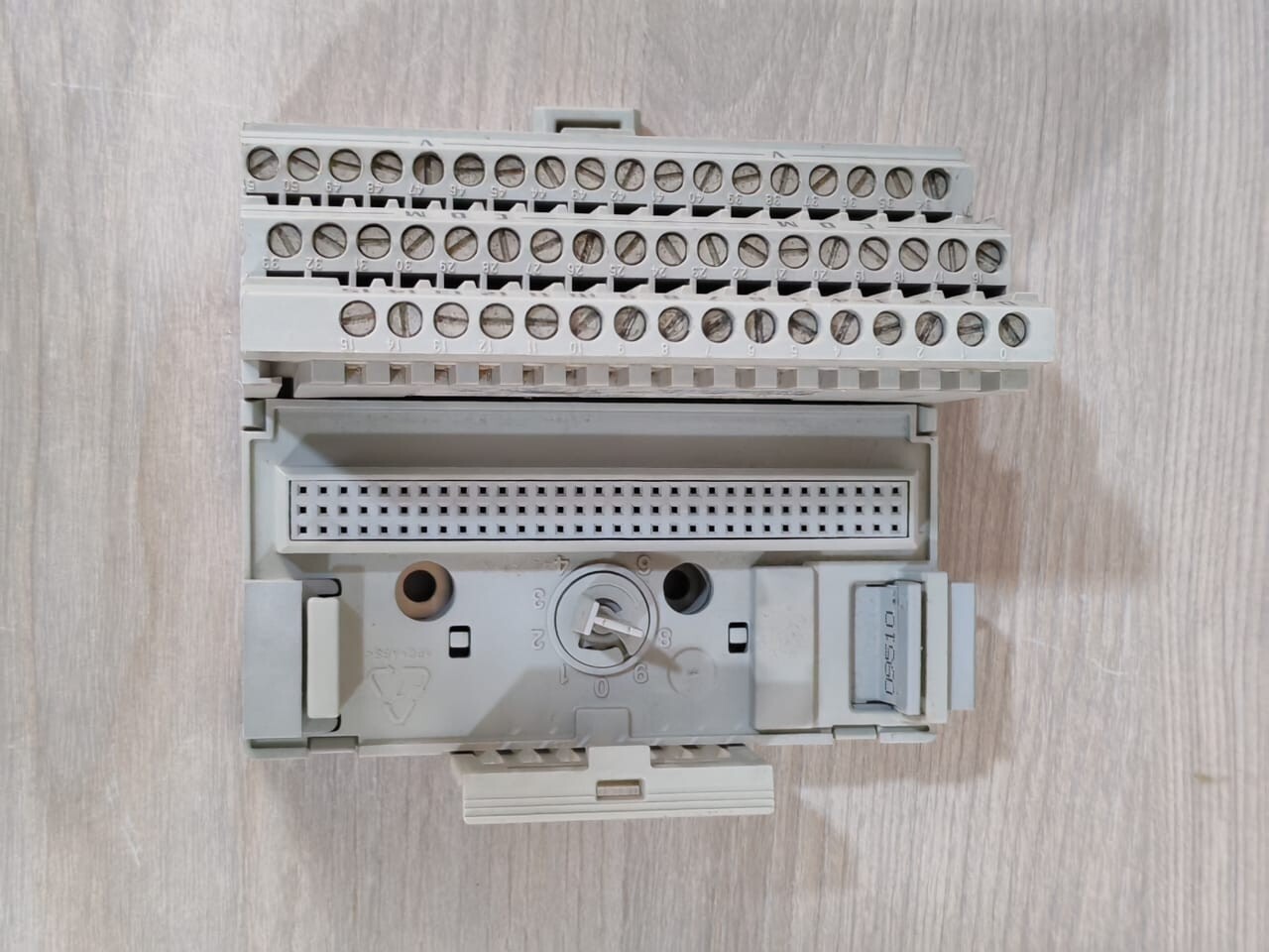 Allen-Bradley 1794-OA16 & 1794-TB3 SER.A ALLEN-BRADLEY 1794-OA16 & 1794-TB3 SER.A FLEX I/O 120 VAC OUTPUT MODULE 10