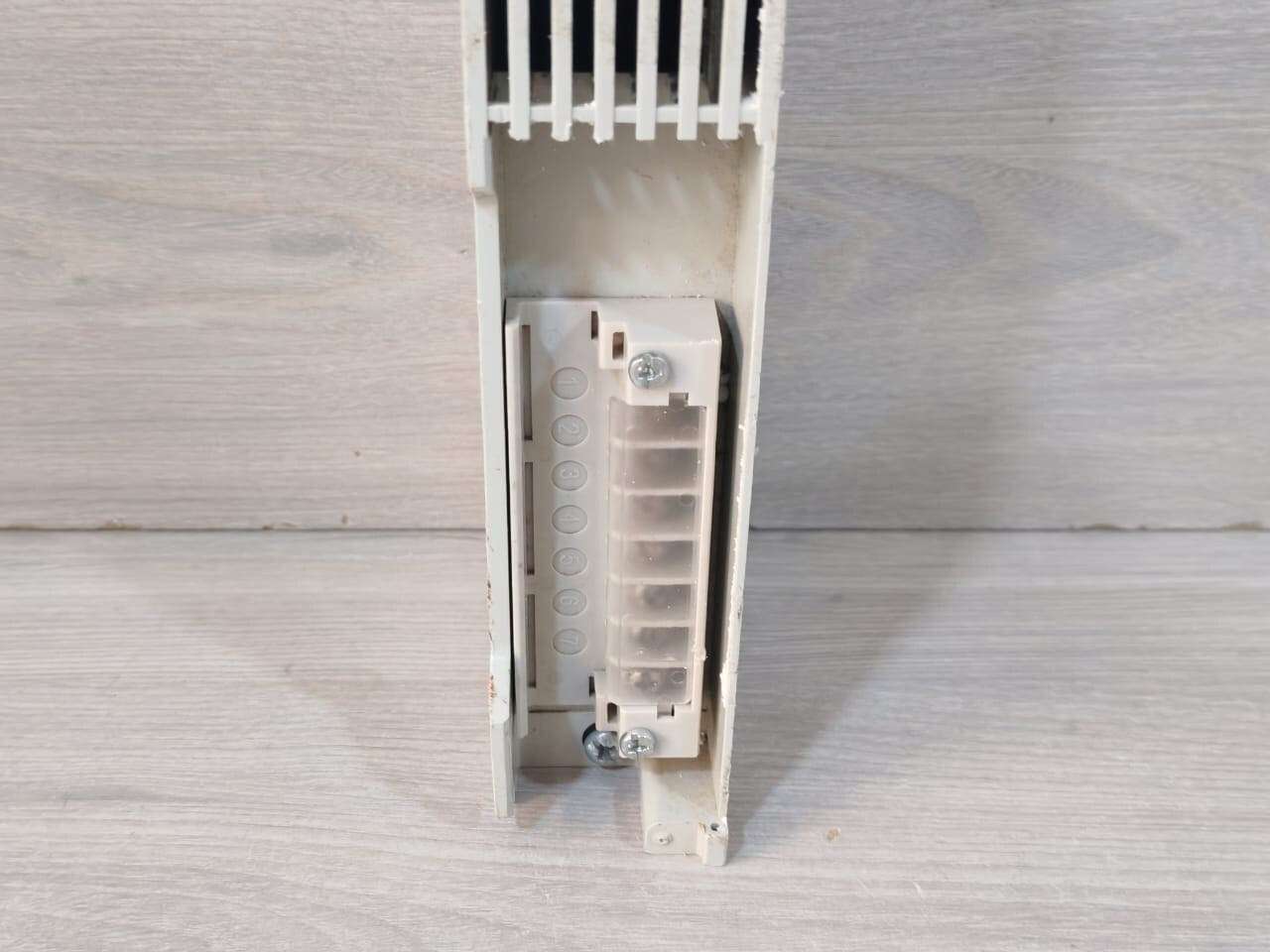 Schneider Electric 140 CPS 124 20 Schneider Electric 140 CPS 124 20 Power Supply PV.06 RL.03- WITHOUT COVER 4
