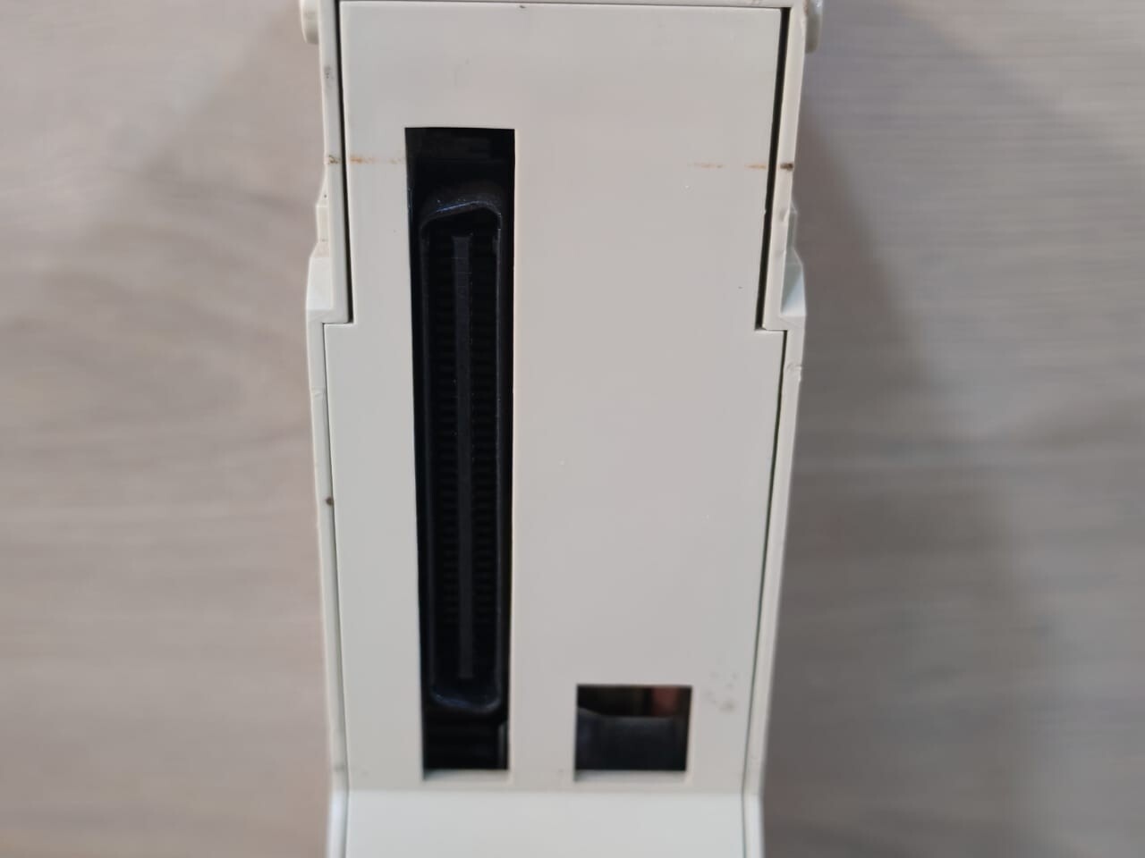 Schneider Electric 140 CPS 124 20 Schneider Electric 140 CPS 124 20 Power Supply PV.06 RL.03- WITHOUT COVER 8