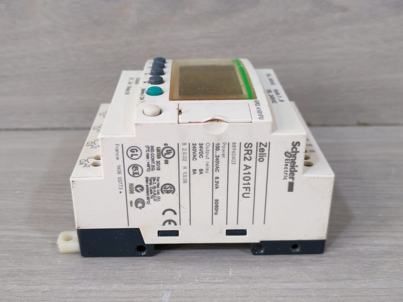 Schneider Electric SR2 A101FU Schneider Electric SR2 A101FU Programmable relay 4