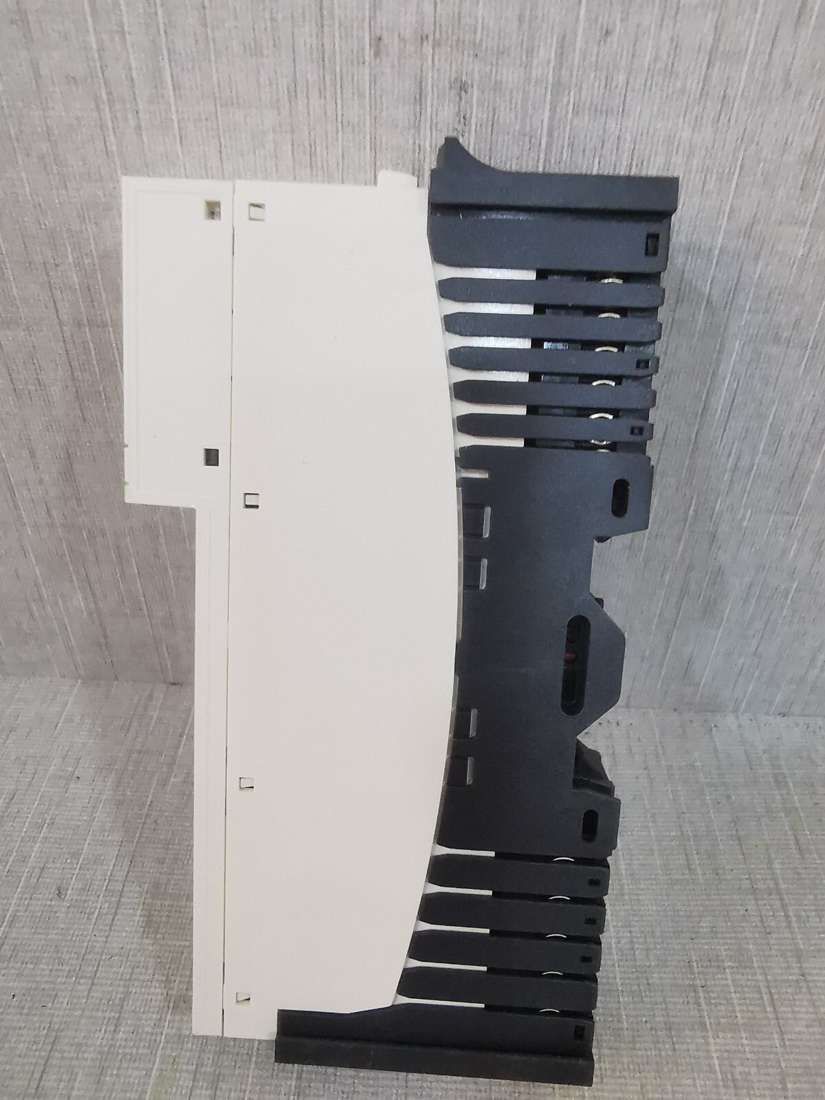 Schneider Electric STBACI8320K Schneider Electric STBACI8320K Standard Analog 5