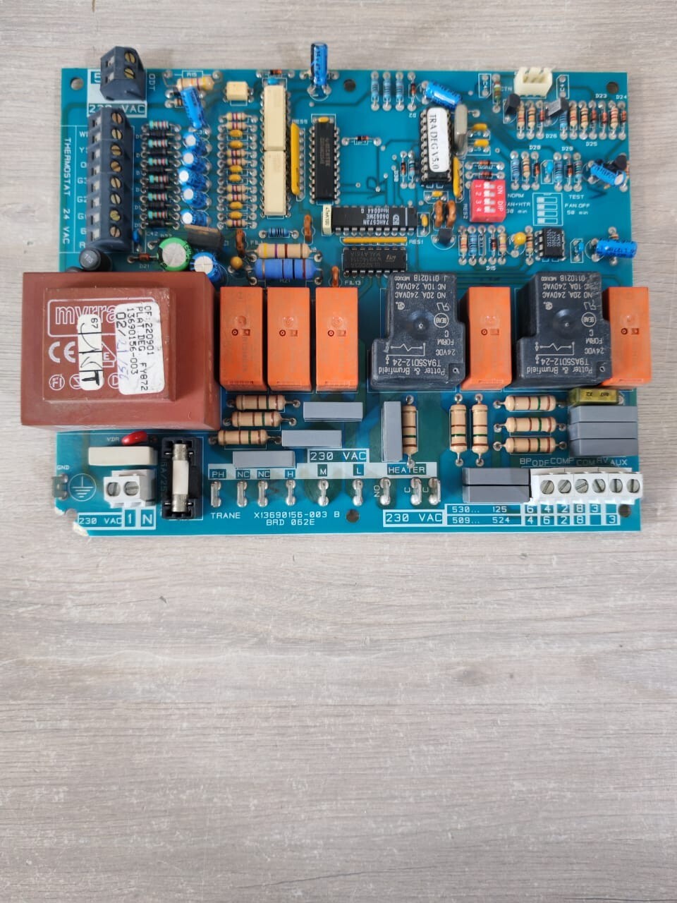 Trane X13690156-003  B  BRD-062E TRANE X13690156-003 B BRD-062E PCB BOARD 230 VAC 3