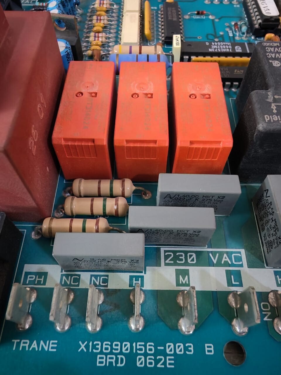 Trane X13690156-003  B  BRD-062E TRANE X13690156-003 B BRD-062E PCB BOARD 230 VAC 6