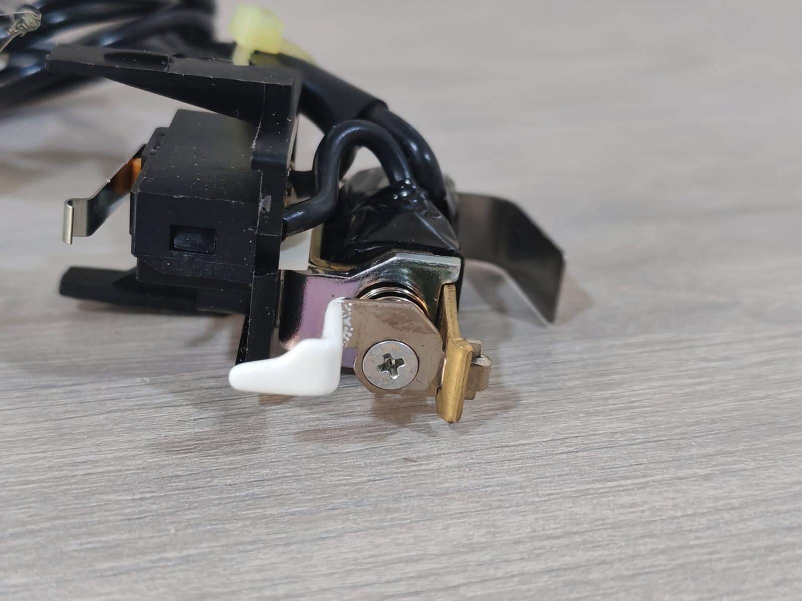 Unbranded ZPM-ST-SHT250-200-480VAC Shunt AC200-480V Voltage Trip ZPM-ST-SHT250-200-480VAC 4