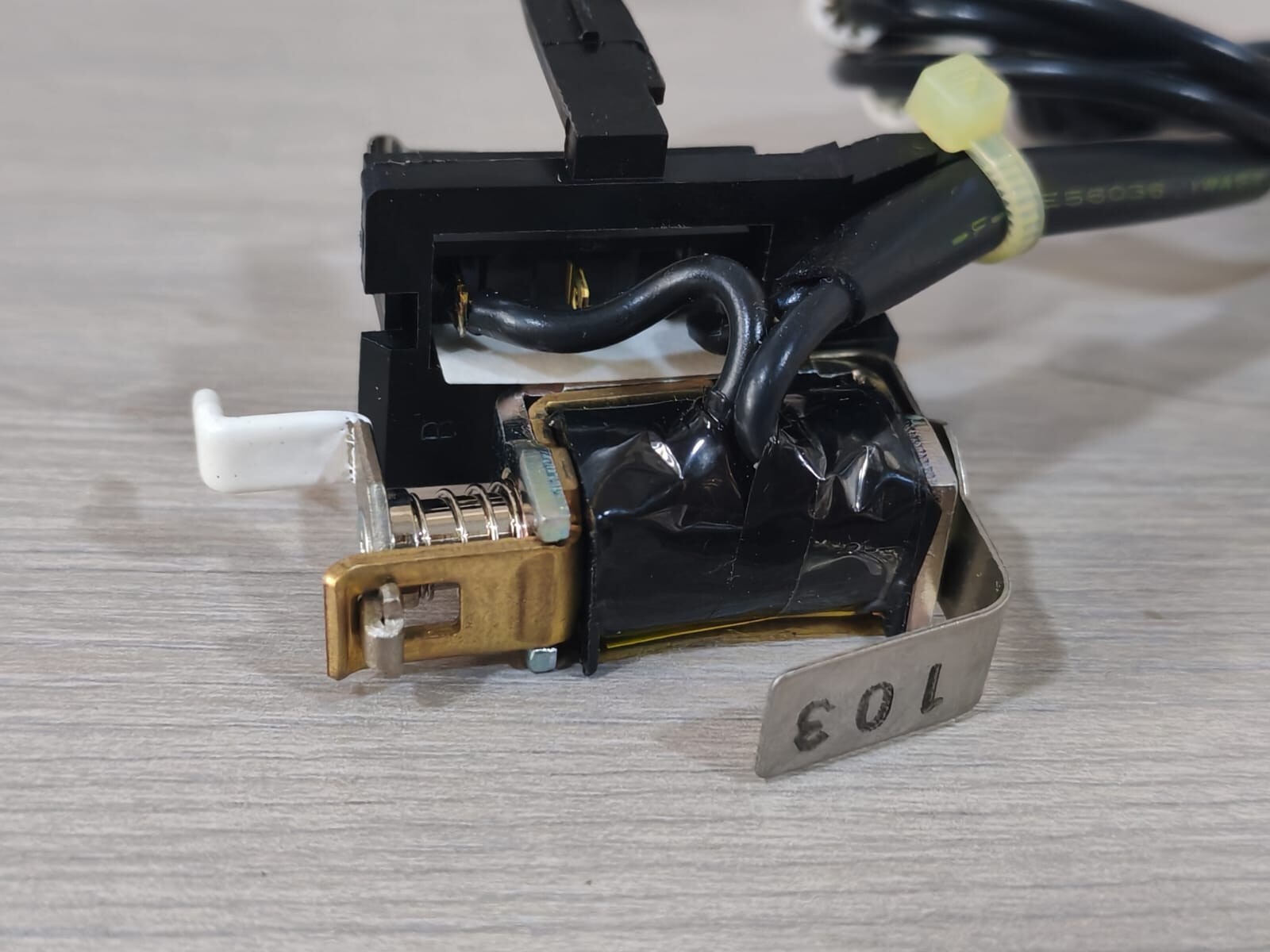 Unbranded ZPM-ST-SHT250-200-480VAC Shunt AC200-480V Voltage Trip ZPM-ST-SHT250-200-480VAC 5