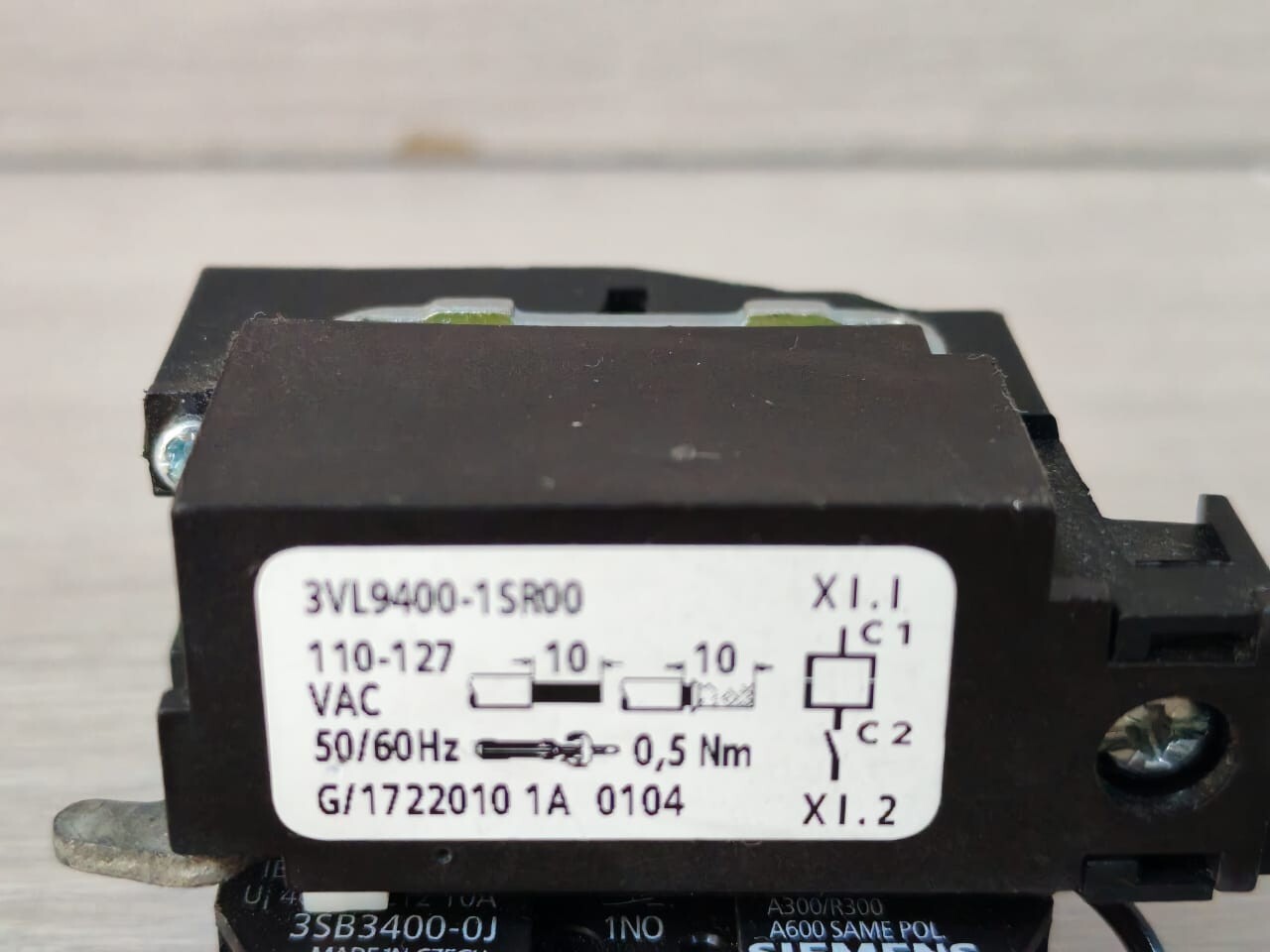 Siemens 3VL9400-1SR00 SIEMENS 3VL9400-1SR00 CIRCUIT BREAKER 110-127VAC 2