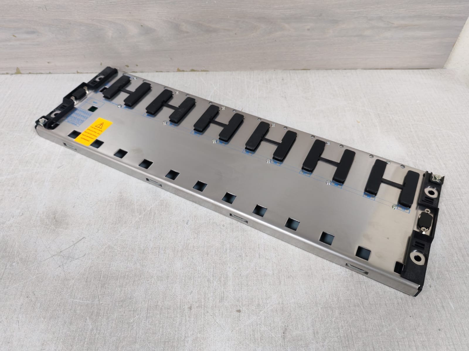 Schneider Electric TSXRKY12EX SCHNEIDER ELECTRIC TSXRKY12EX 12 SLOT EXTENSION RACK 5