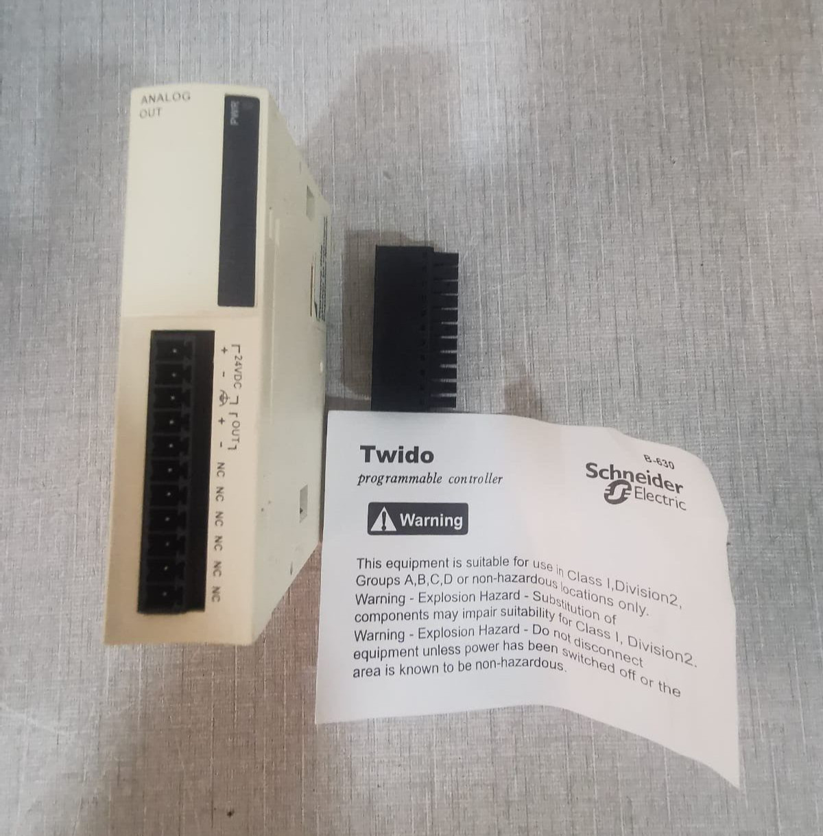 Schneider Electric TWDAMO1HT Schneider Electric Twido TWDAMO1HT Analog Expansion Module 3