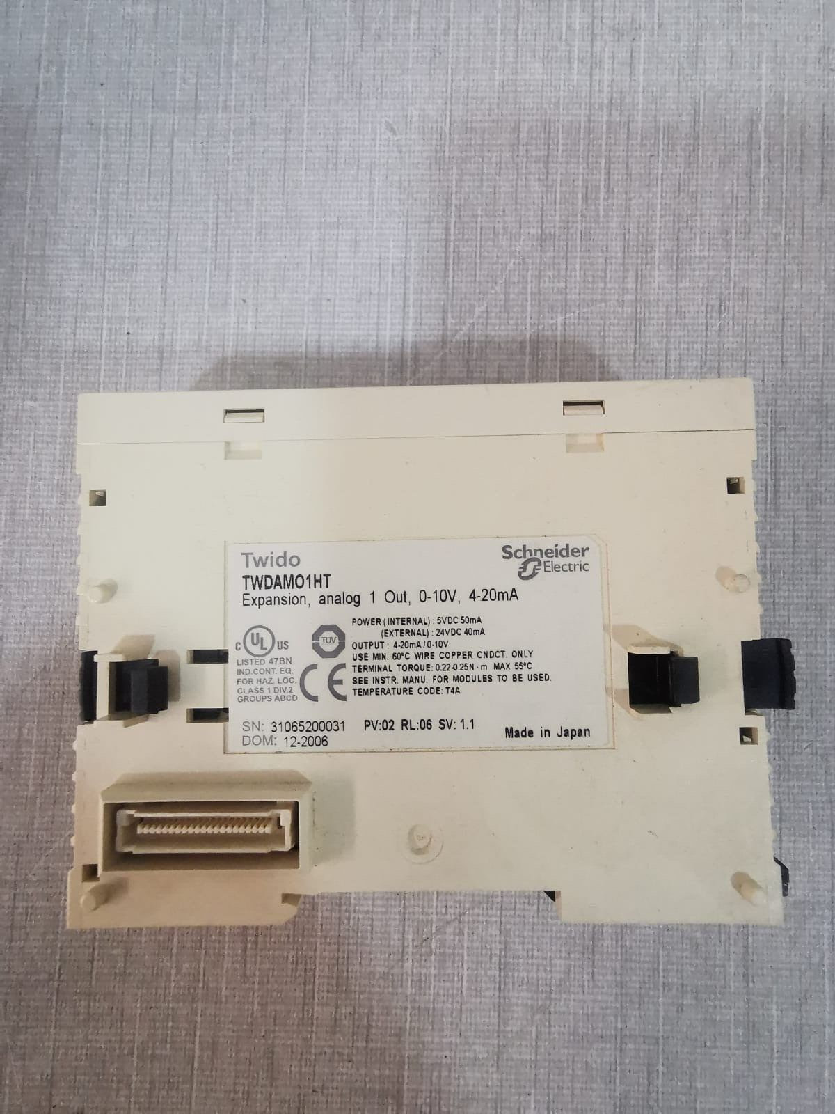 Schneider Electric TWDAMO1HT Schneider Electric Twido TWDAMO1HT Analog Expansion Module 4