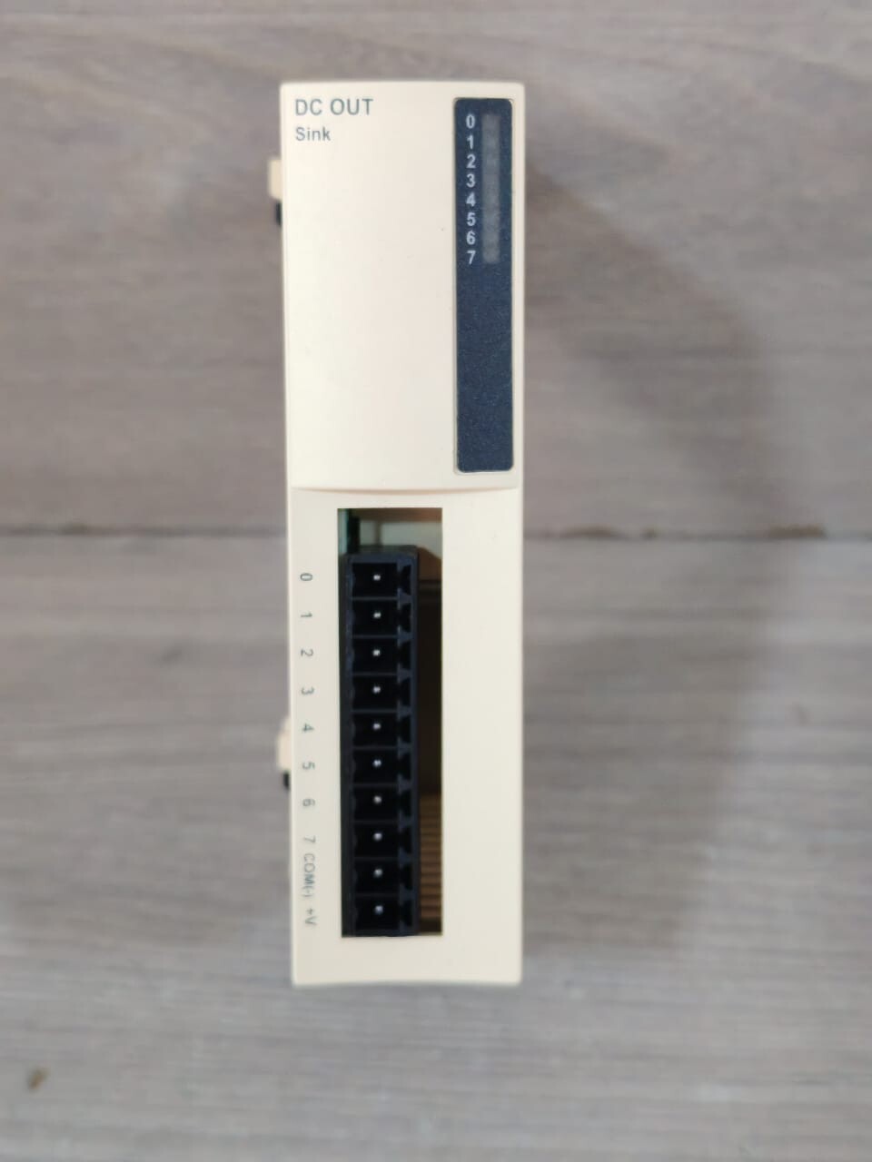 Schneider Electric TWDDDO8UT Schneider Electric TWIDO TWDDDO8UT EXPANSION MODULE 8 OUT TR SNK 3