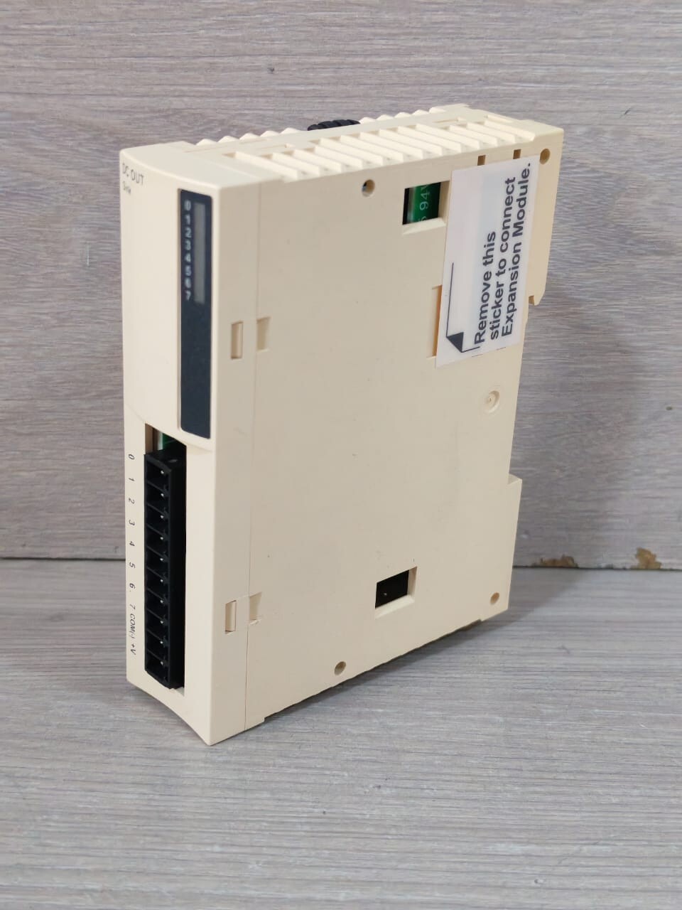 Schneider Electric TWDDDO8UT Schneider Electric TWIDO TWDDDO8UT EXPANSION MODULE 8 OUT TR SNK 5