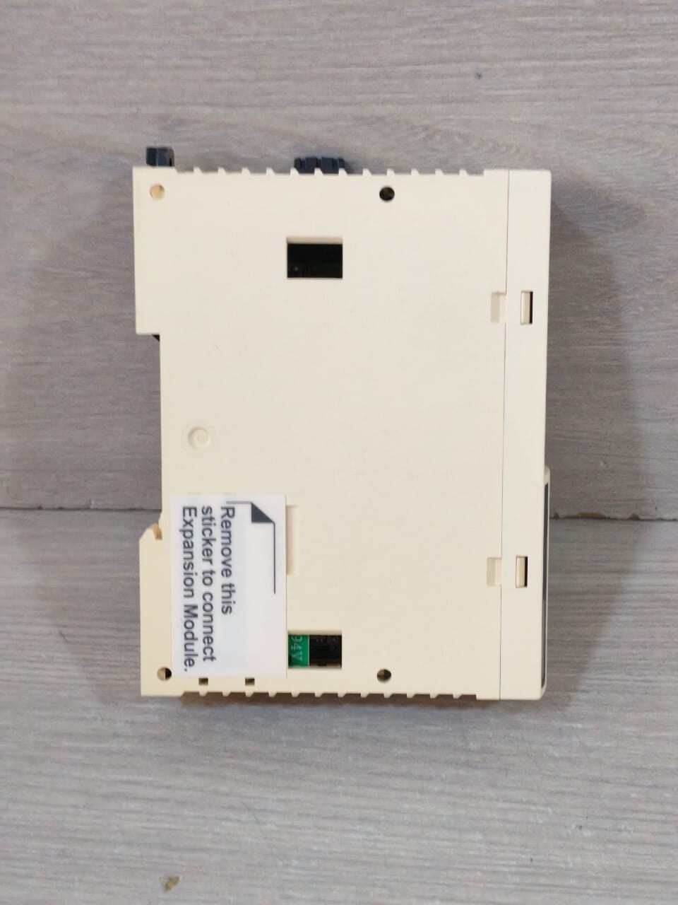 Schneider Electric TWDDDO8UT Schneider Electric TWIDO TWDDDO8UT EXPANSION MODULE 8 OUT TR SNK 9