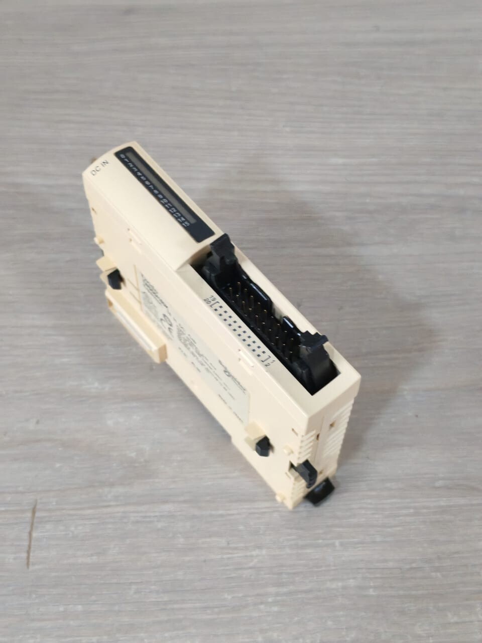 Schneider Electric TWDDDI16DK Schneider Electric TWIDO TWDDDI16DK EXPANSION MODULE 16 IN D 3