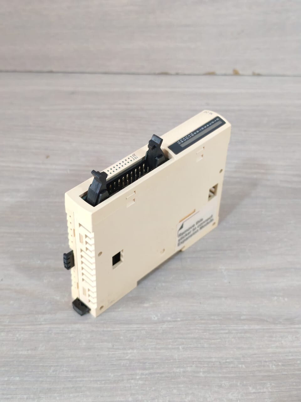 Schneider Electric TWDDDI16DK Schneider Electric TWIDO TWDDDI16DK EXPANSION MODULE 16 IN D 4