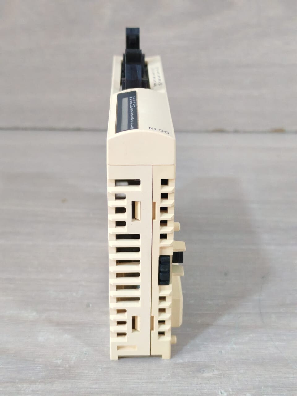 Schneider Electric TWDDDI16DK Schneider Electric TWIDO TWDDDI16DK EXPANSION MODULE 16 IN D 5