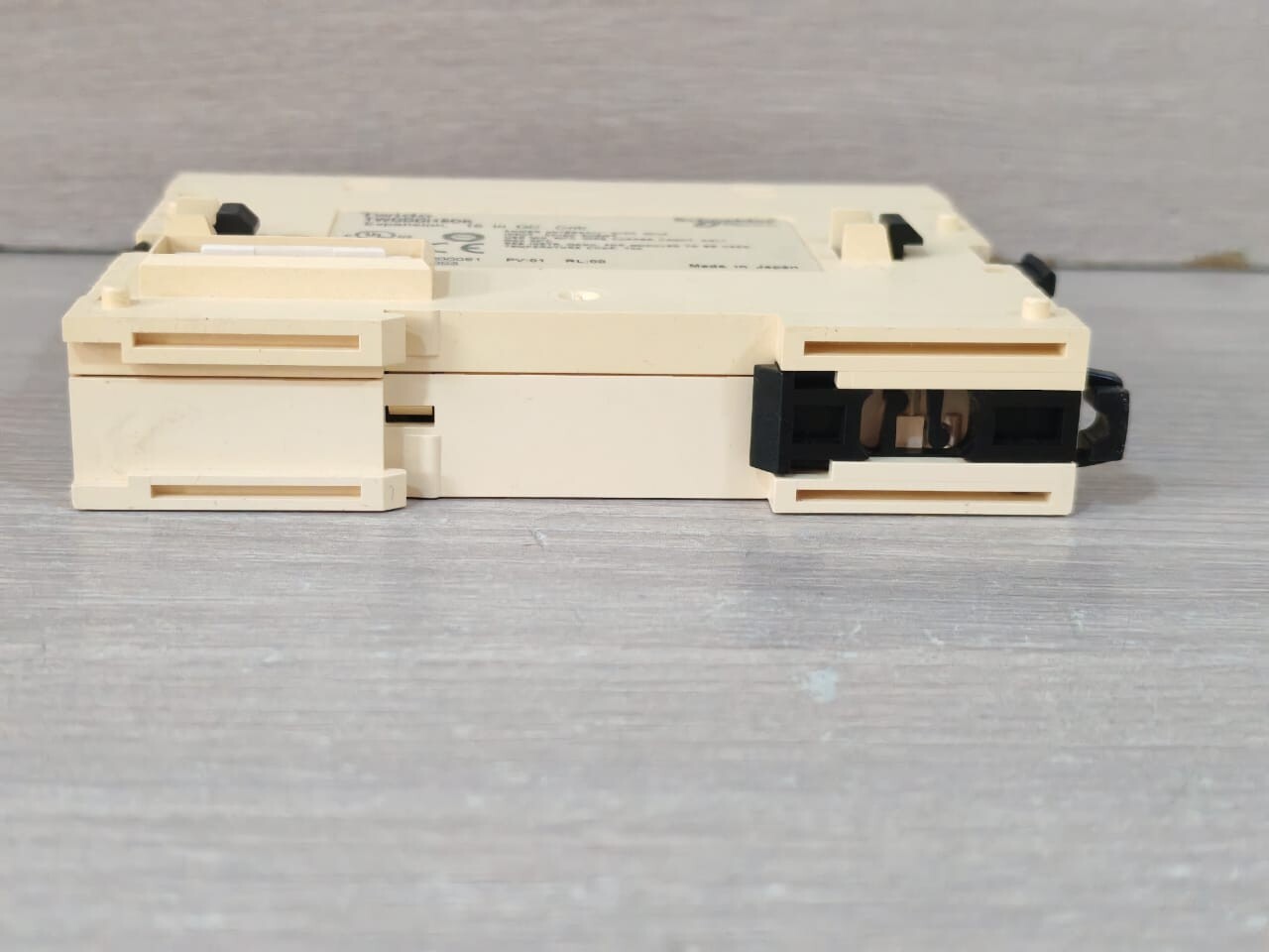 Schneider Electric TWDDDI16DK Schneider Electric TWIDO TWDDDI16DK EXPANSION MODULE 16 IN D 10
