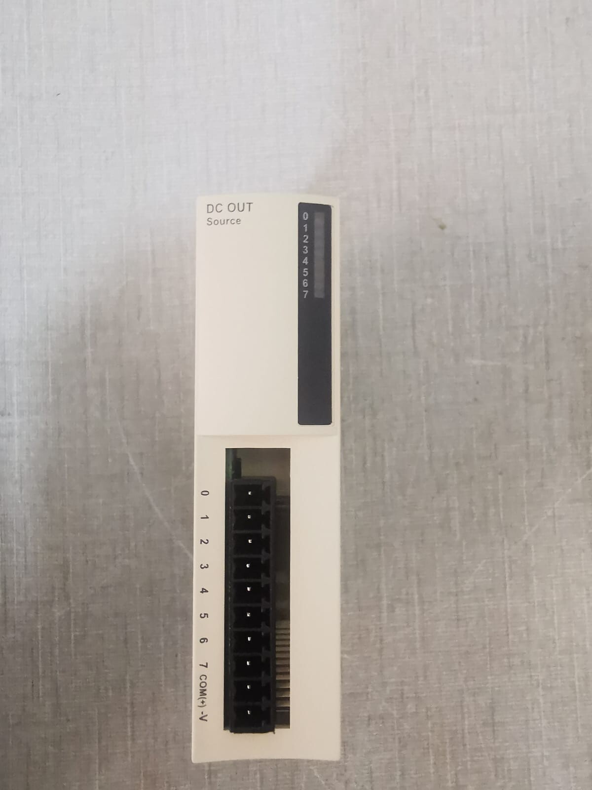 Schneider Electric TWDDDO8TT Schneider Electric TWIDO TWDDDO8TT EXPANSION MODULE 24VDC 2OmA 2