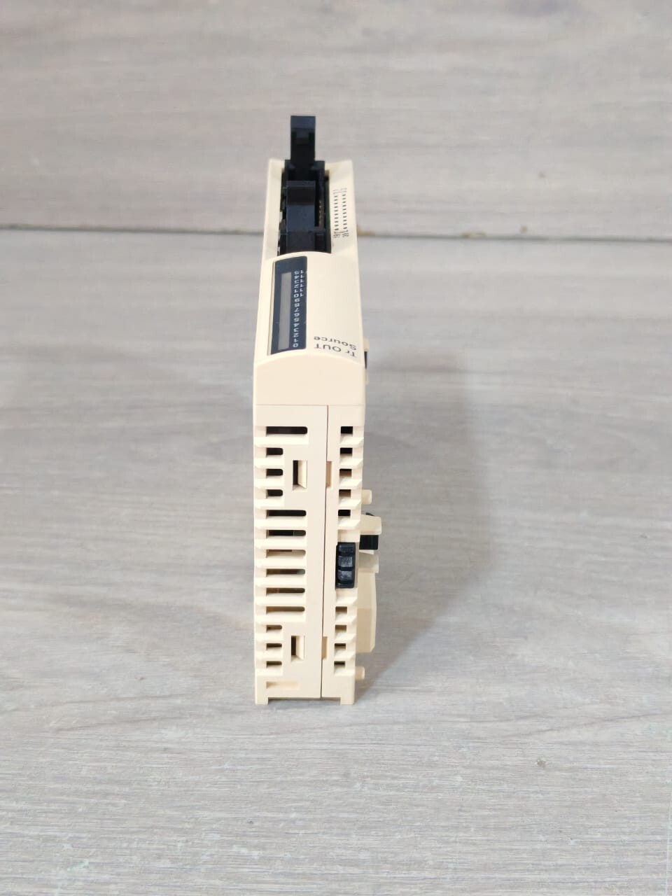 Schneider Electric TWDDDO16TK Schneider Electric TWIDO TWDDDO16TK EXPANSION MODULE 16 OUT SCE 5