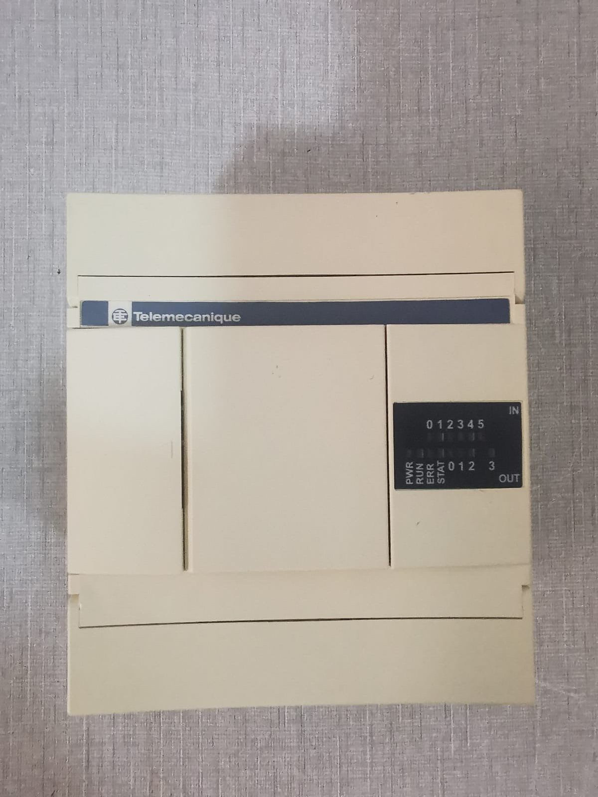 Schneider Electric TWDLCAA10DRF Schneider Electric TWIDO TWDLCAA10DRF BASE UNIT 24VDC 2