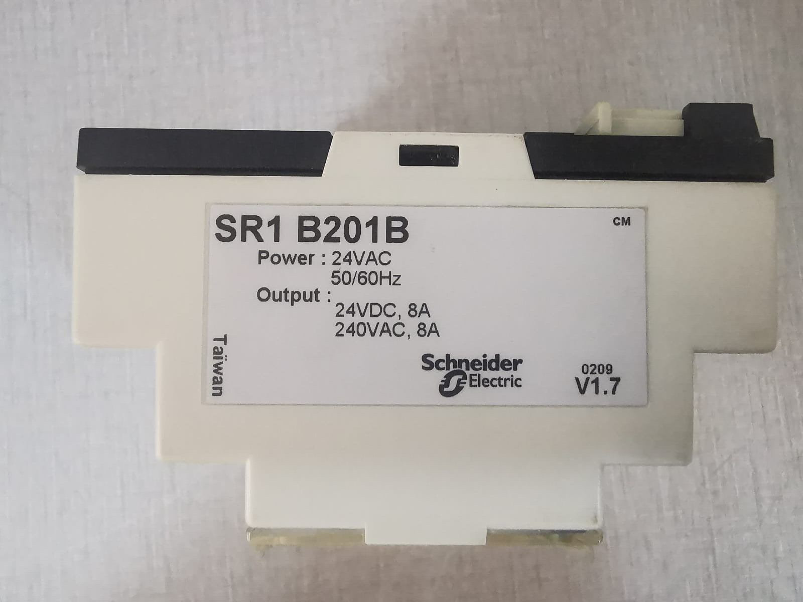 Telemecanique SR1 B201B Telemecanique SR1 B201B V1.7SMART RELAY W/ CLOCK MODULE PROGRAMMABLE RELAY 24VAC 2