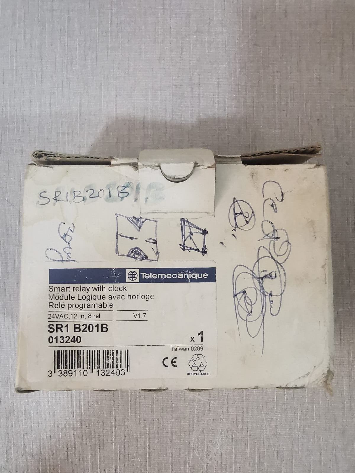 Telemecanique SR1 B201B Telemecanique SR1 B201B V1.7SMART RELAY W/ CLOCK MODULE PROGRAMMABLE RELAY 24VAC 3