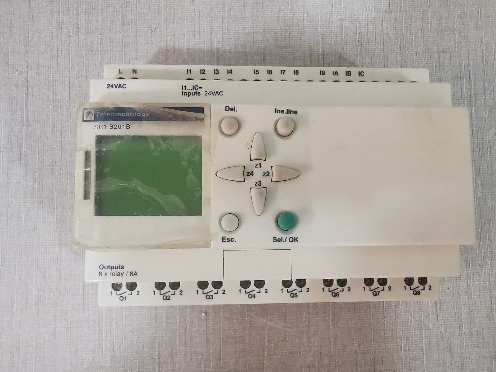 Telemecanique SR1 B201B V1.7SMART RELAY W/ CLOCK MODULE PROGRAMMABLE RELAY 24VAC