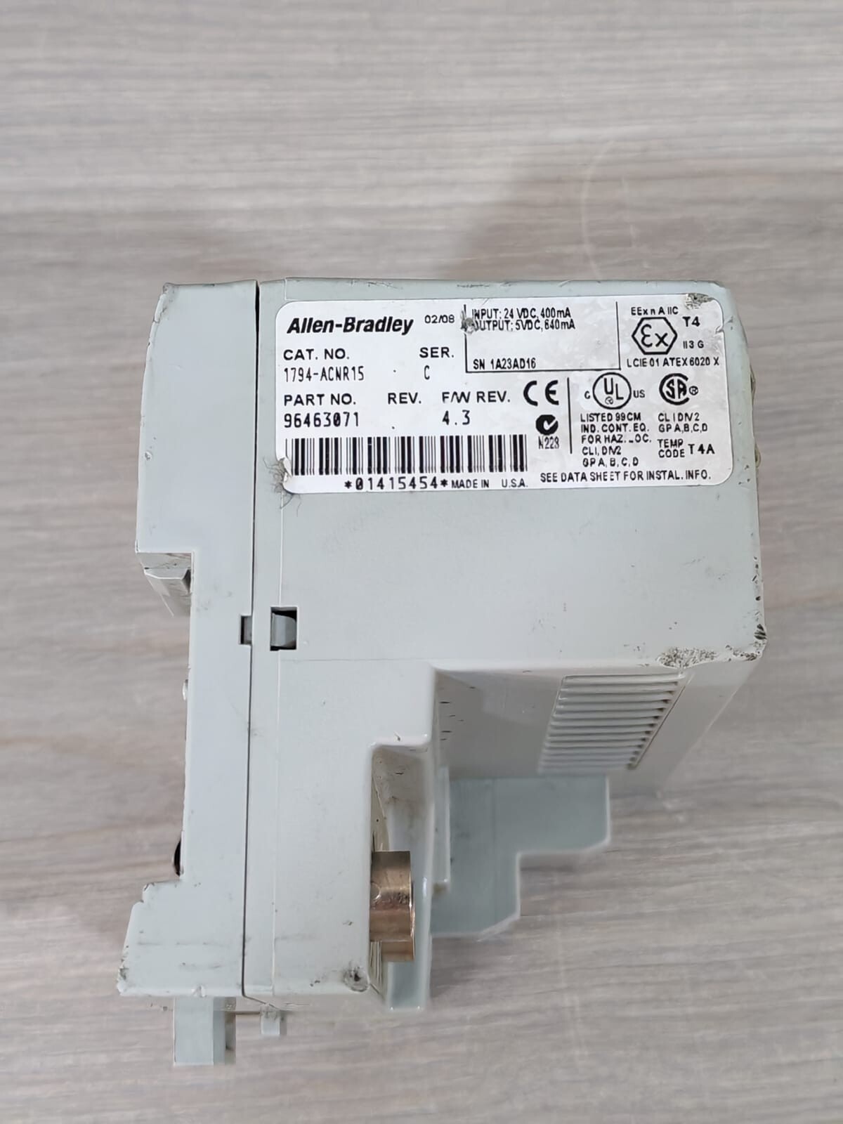 Allen-Bradley 1794-ACNR15 SER.C REV 4 F/W 4.3 ALLEN-BRADLEY 1794-ACNR15 SER.C REV 4 F/W 4.3 FLEX I/O CONTROLNET -W/ DAMAGED 8