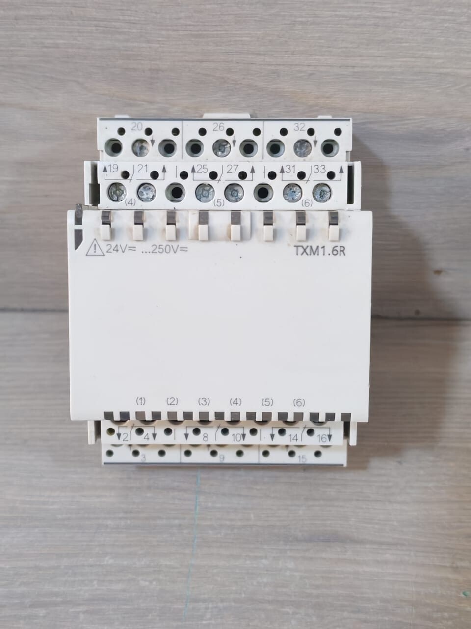 Siemens TXM1.6R Siemens TXM1.6R Digital Output Module 24V 3