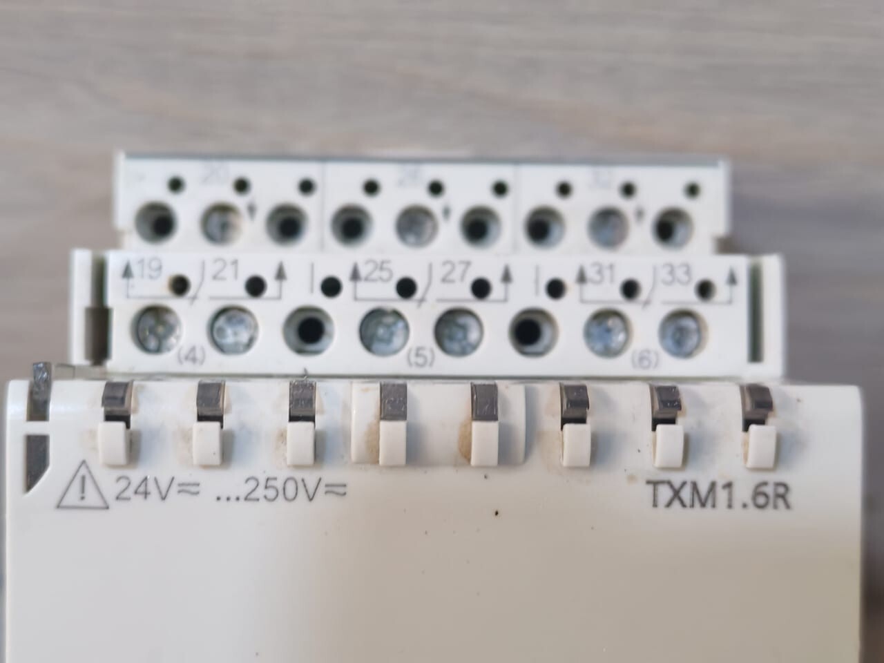 Siemens TXM1.6R Siemens TXM1.6R Digital Output Module 24V 4