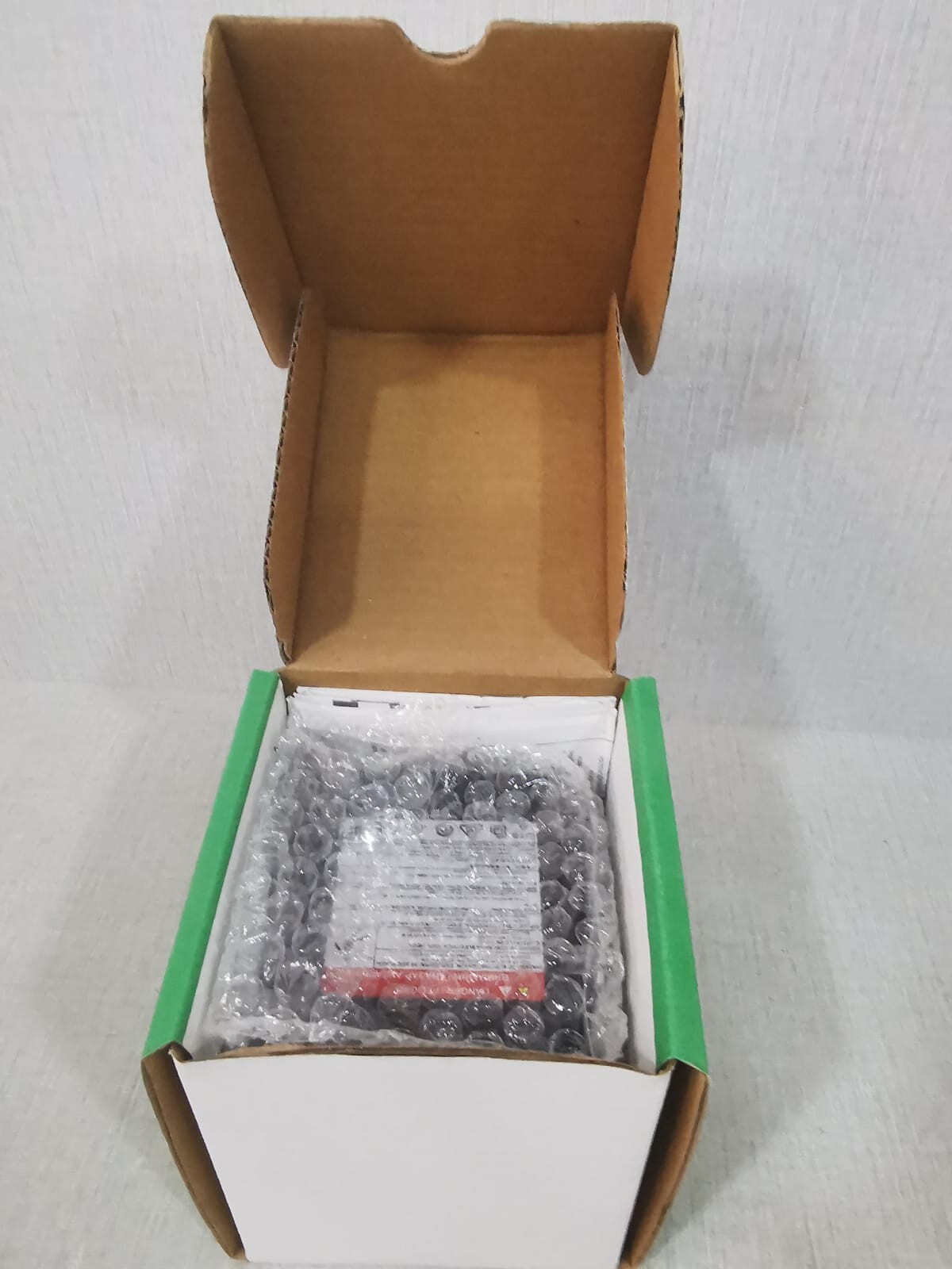 Schneider Electric METSEPM1000 Schneider Electric EasyLogic PM1000 Power Meter METSEPM1000 3