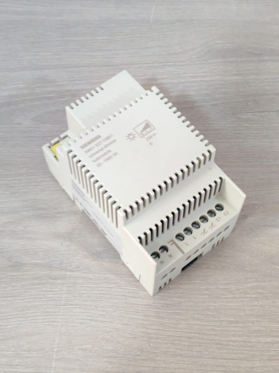 Siemens 5WG1 527-1AB51 SIEMENS 5WG1 527-1AB51 UNIVERSAL DIMMER SUBMODULE 20-1000VA 230V 3