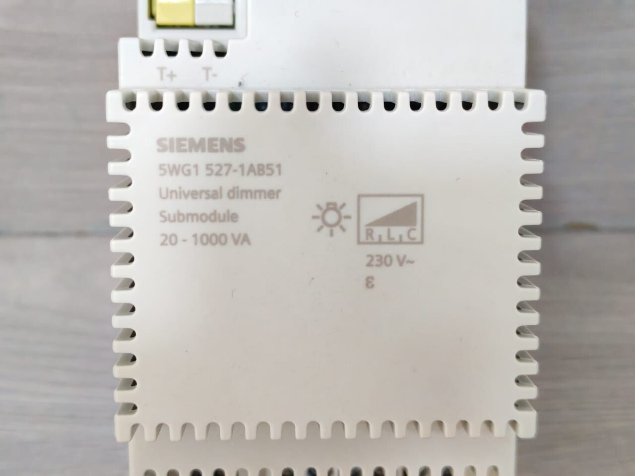 Siemens 5WG1 527-1AB51 SIEMENS 5WG1 527-1AB51 UNIVERSAL DIMMER SUBMODULE 20-1000VA 230V 4
