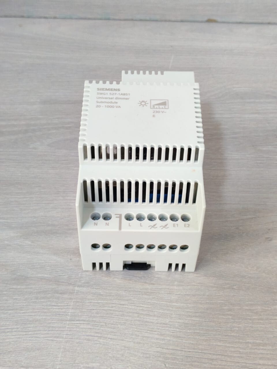 Siemens 5WG1 527-1AB51 SIEMENS 5WG1 527-1AB51 UNIVERSAL DIMMER SUBMODULE 20-1000VA 230V 5