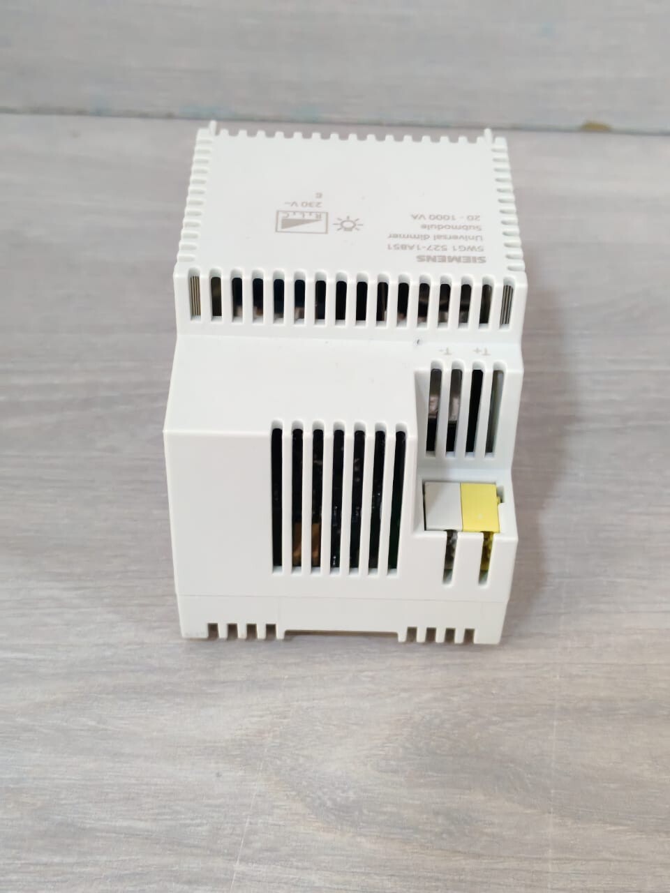 Siemens 5WG1 527-1AB51 SIEMENS 5WG1 527-1AB51 UNIVERSAL DIMMER SUBMODULE 20-1000VA 230V 6