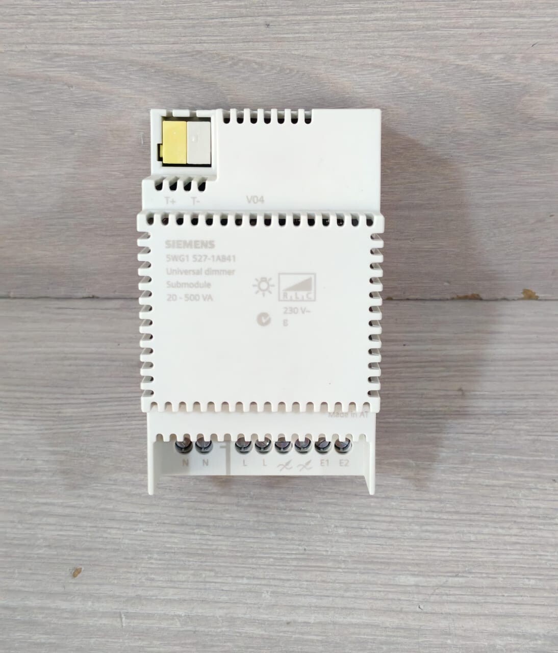 Siemens 5WG1 527-1AB41 Siemens 5WG1 527-1AB41 Universal Dimmer Sub Module 20-500 V 2
