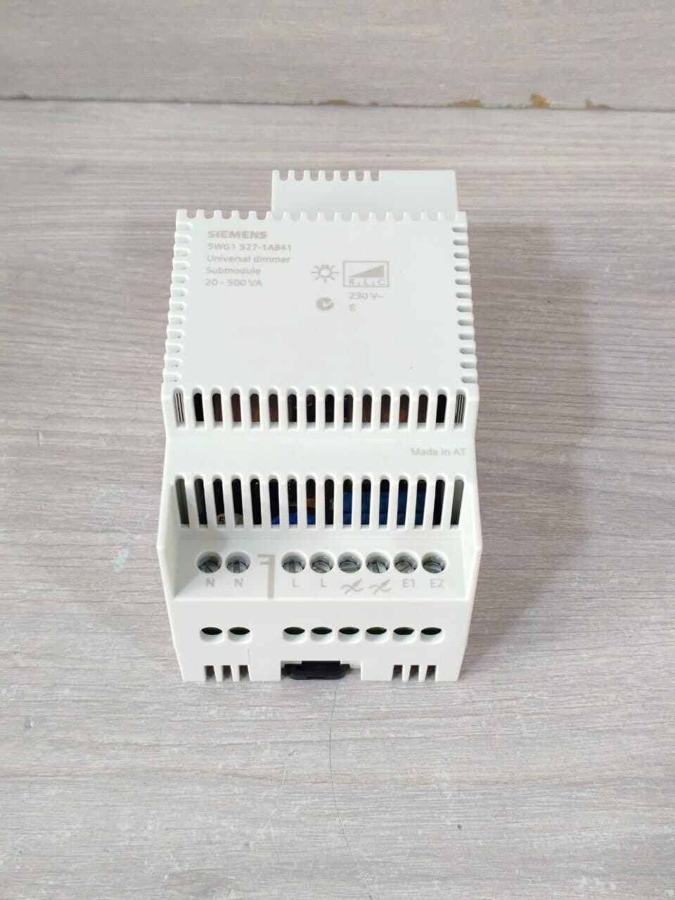 Siemens 5WG1 527-1AB41 Siemens 5WG1 527-1AB41 Universal Dimmer Sub Module 20-500 V 6