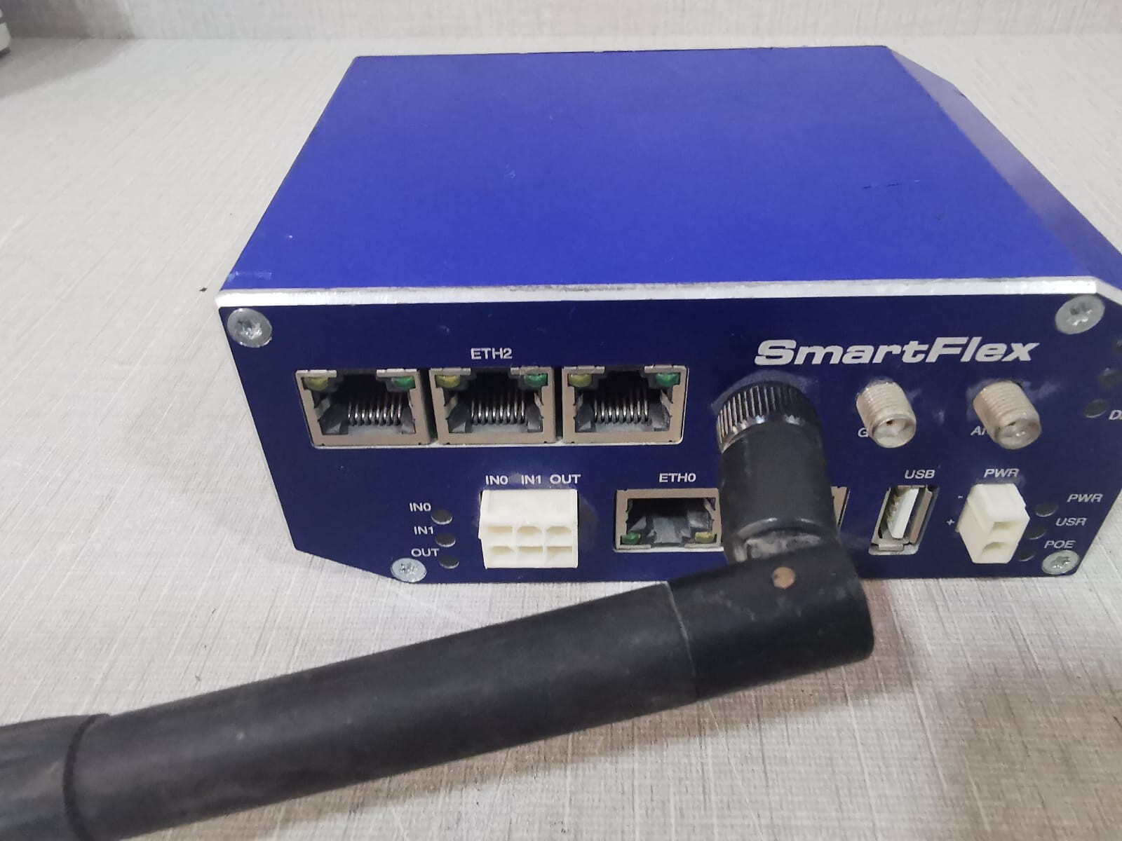 SmartFlex 10-60 VDC 1.5 AMAX (LPS) SmartFlex BB-SR3030812-SWH Industrial Cellular Router 10-60 VDC 1.5 AMAX (LPS) 3