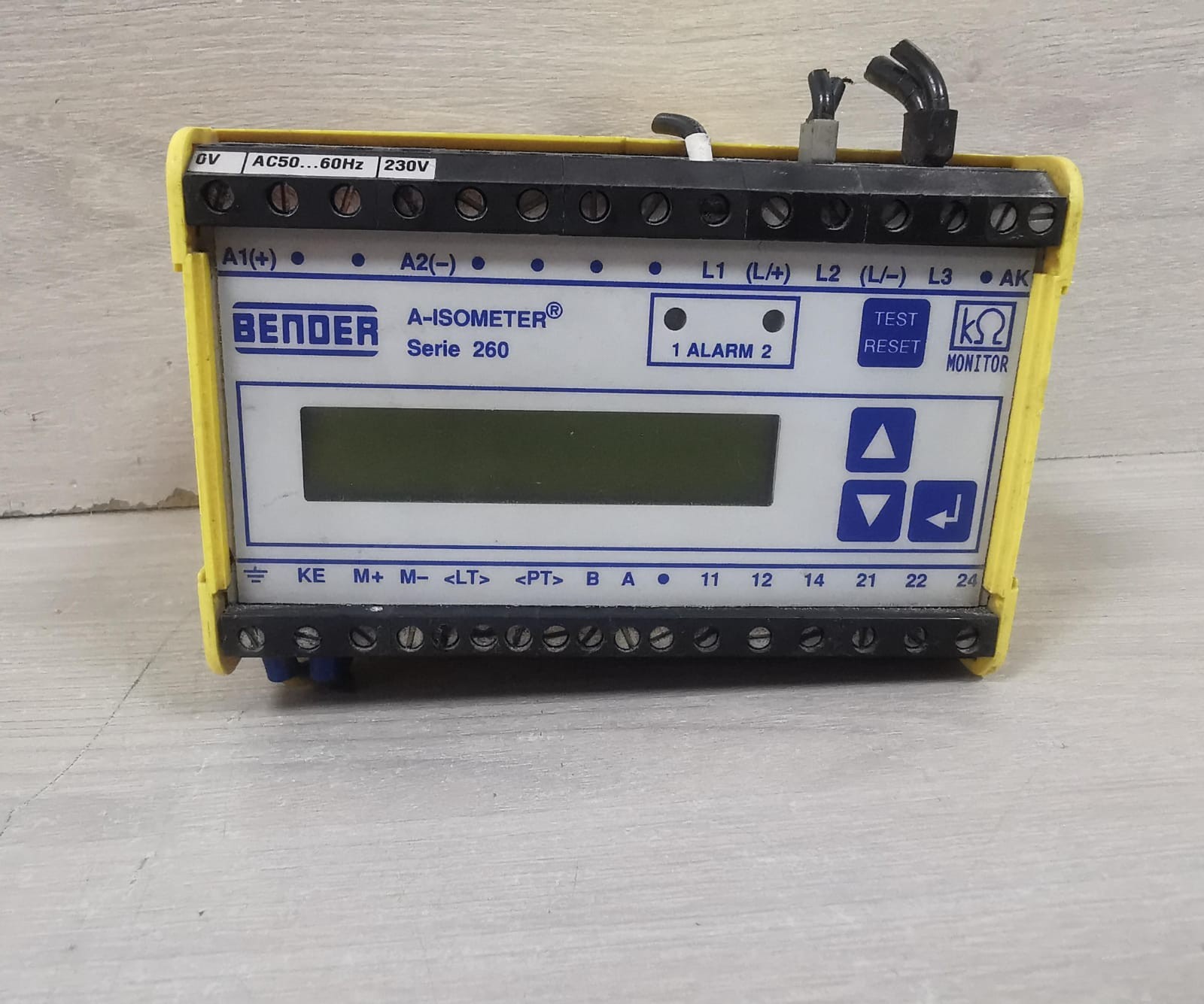 BENDER A-ISOMETER Serie 260  S/W:D74-V2.8-4 BENDER 1RDH265-4 A-ISOMETER Serie 260 S/W:D74-V2.8-4Insulation Monitoring Device 3