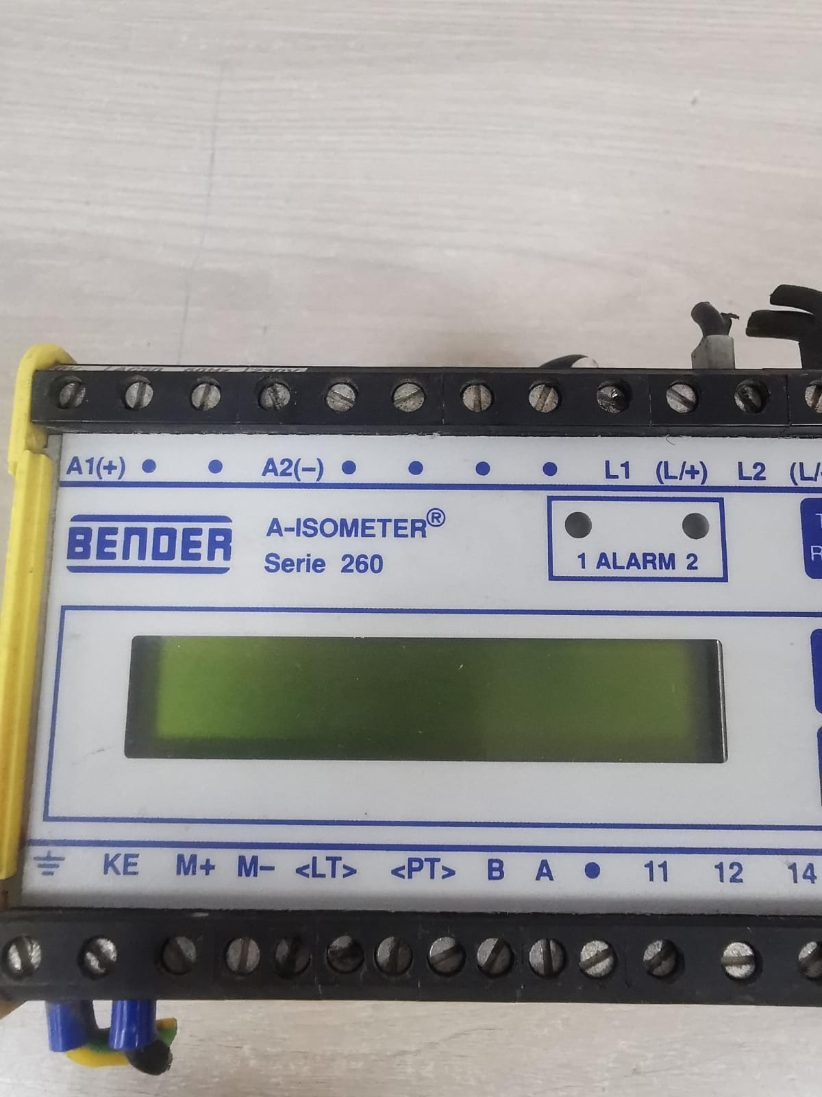 BENDER A-ISOMETER Serie 260  S/W:D74-V2.8-4 BENDER 1RDH265-4 A-ISOMETER Serie 260 S/W:D74-V2.8-4Insulation Monitoring Device 4