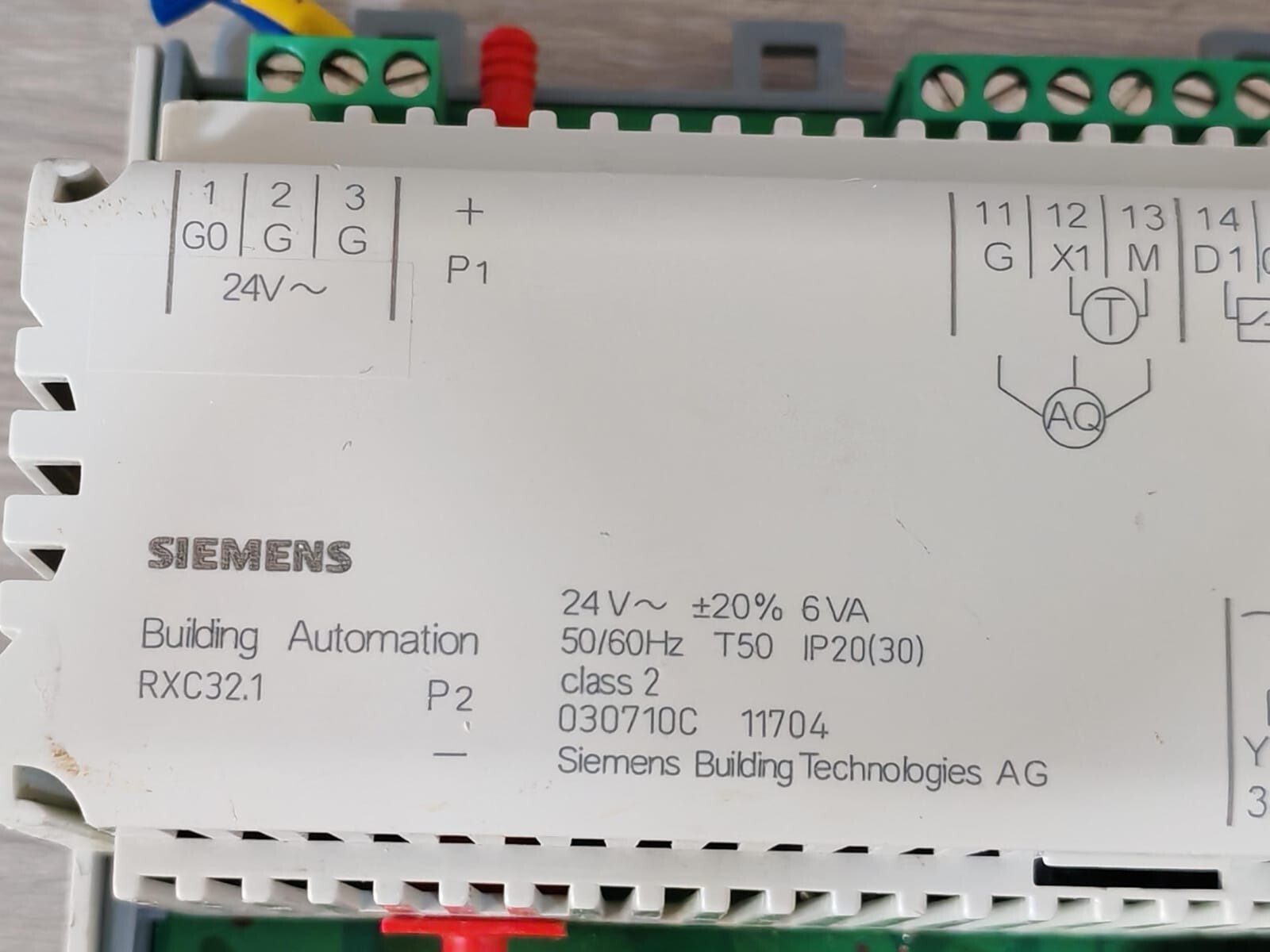 Siemens RXC32.1 SIEMENS RXC32.1 24V 50/60Hz ROOM CONTROLLER 2