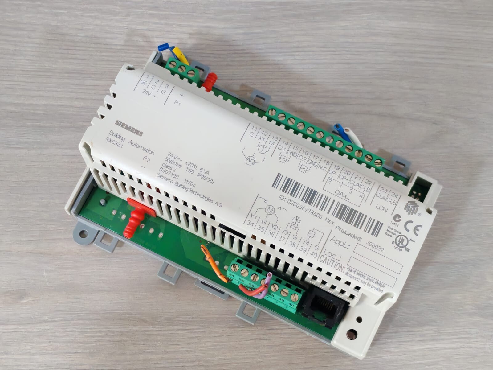 Siemens RXC32.1 SIEMENS RXC32.1 24V 50/60Hz ROOM CONTROLLER 5