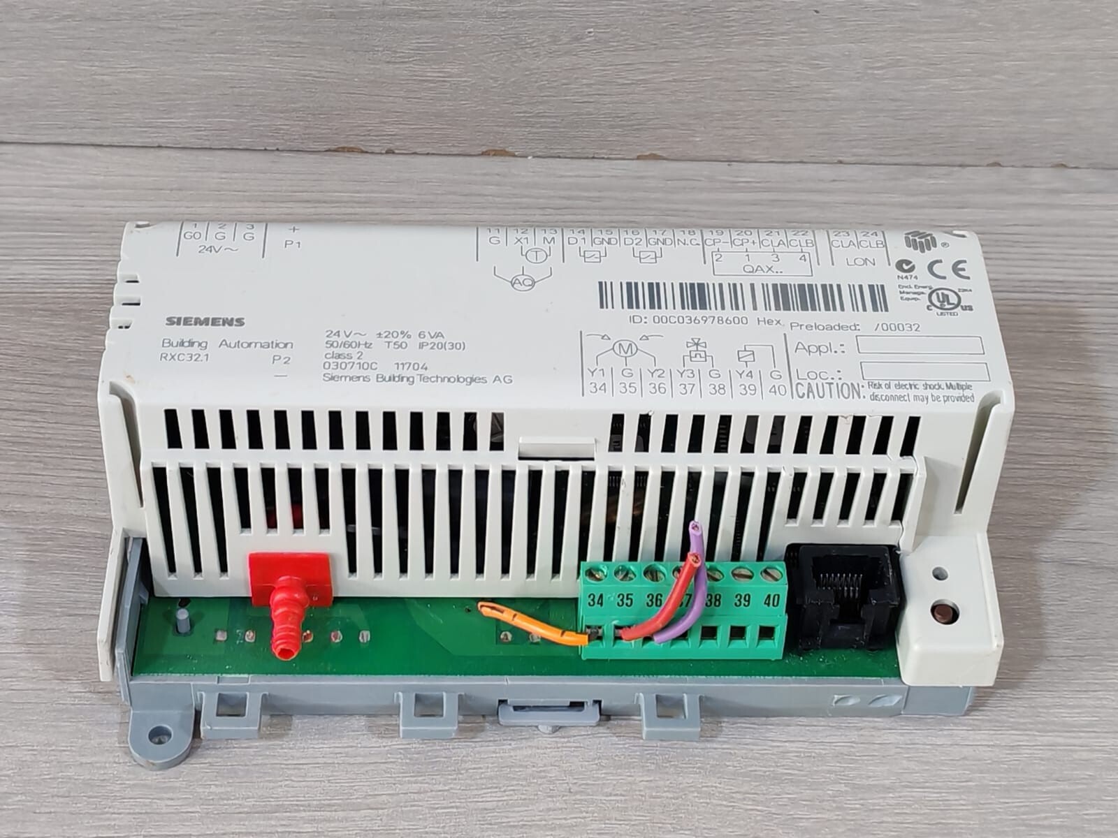 Siemens RXC32.1 SIEMENS RXC32.1 24V 50/60Hz ROOM CONTROLLER 8