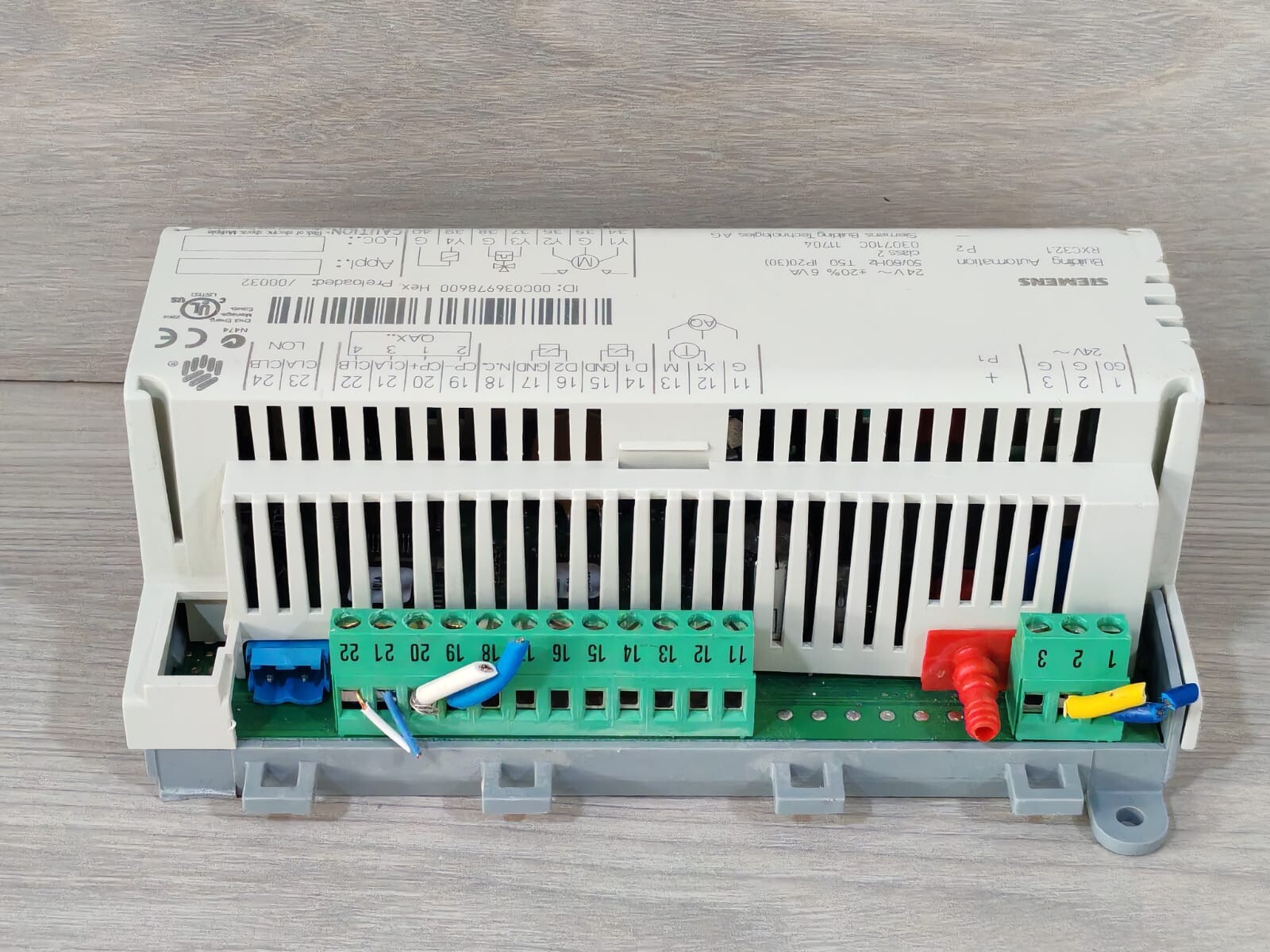 Siemens RXC32.1 SIEMENS RXC32.1 24V 50/60Hz ROOM CONTROLLER 9