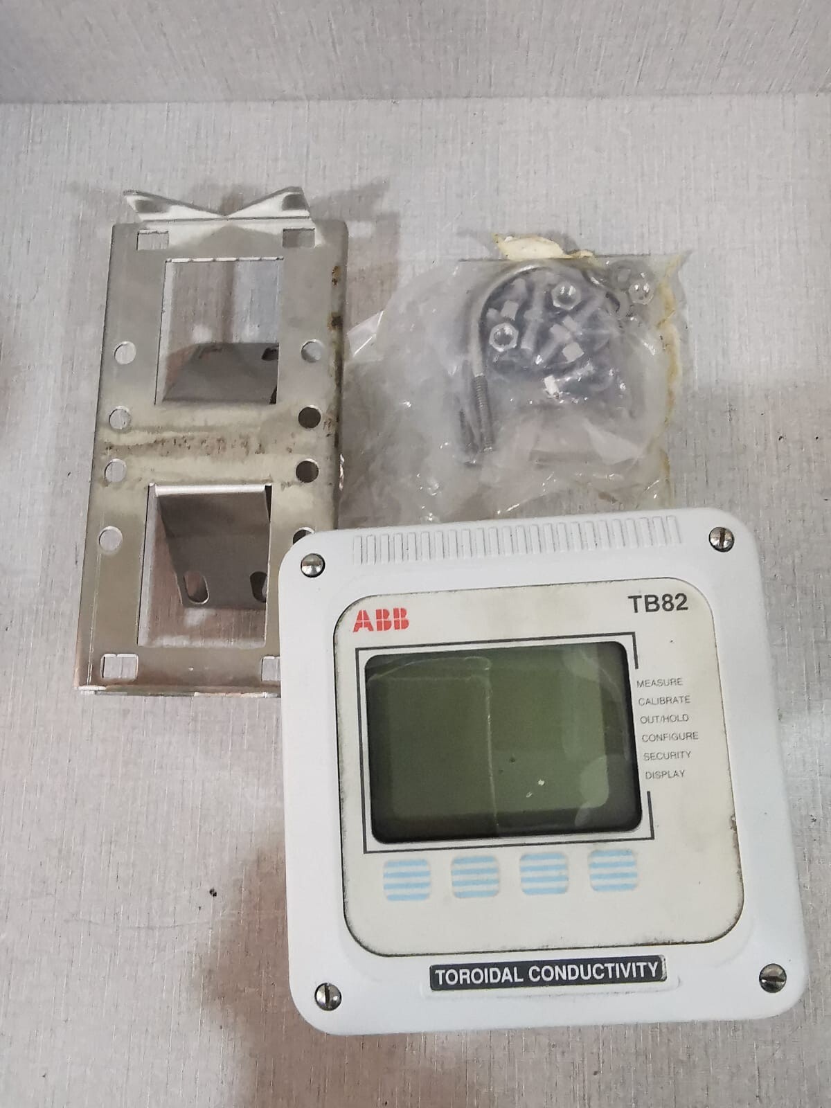ABB TB82TC1110101 ABB TB82 HART CONDUCTIVITY TRANSMITTER TB82TC1110101 2