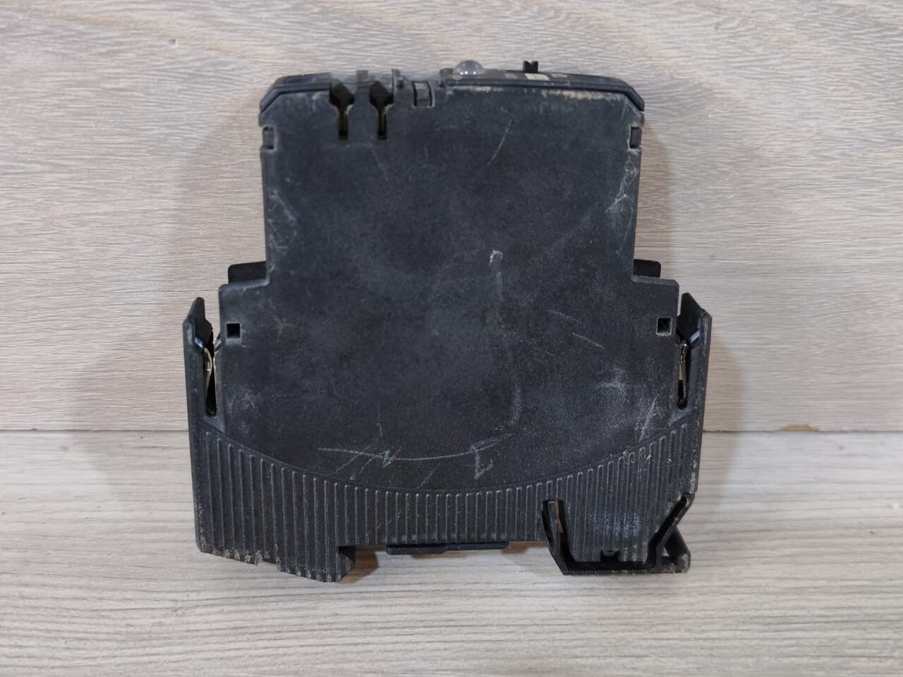 Phoenix Contact EC-E1 12A DC24V PHOENIX CONTACT EC-E1 12A DC24V Electronic Device Circuit Breaker 4